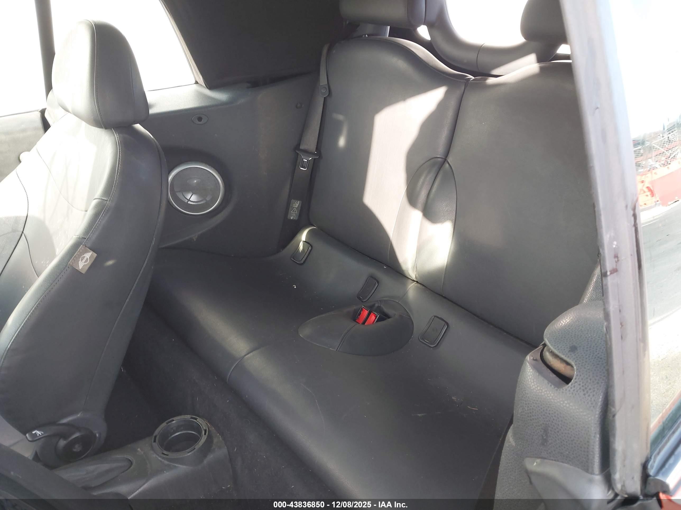 2005 Mini Cooper S   Orange vin: WMWRH33455TF81002
