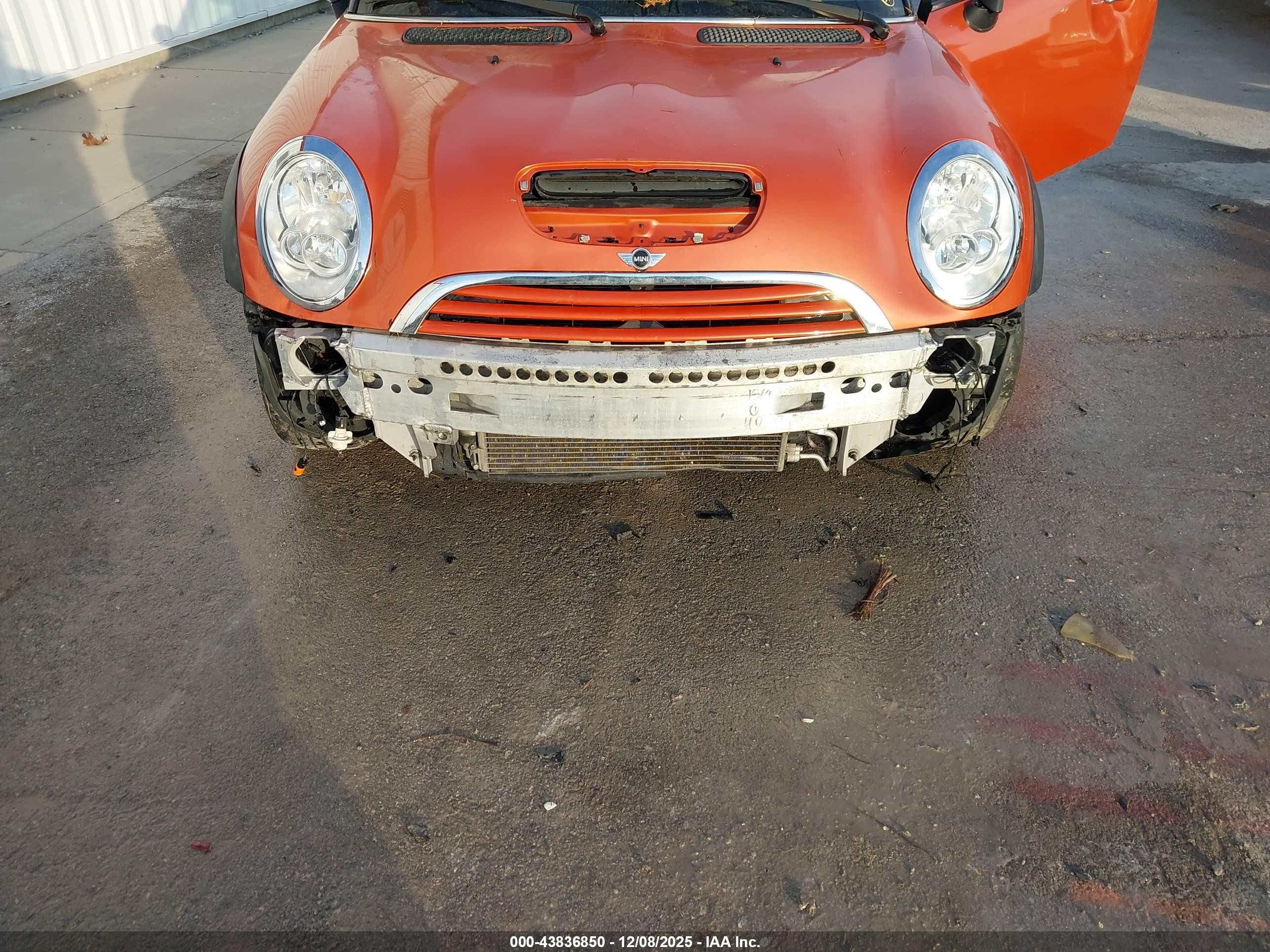 2005 Mini Cooper S   Orange vin: WMWRH33455TF81002