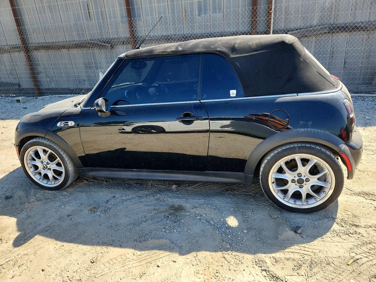 2005 Mini Cooper S Black vin: WMWRH33485TF80815