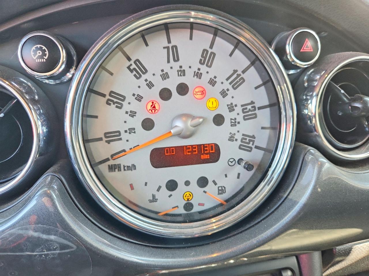 2005 Mini Cooper S Black vin: WMWRH33485TF80815