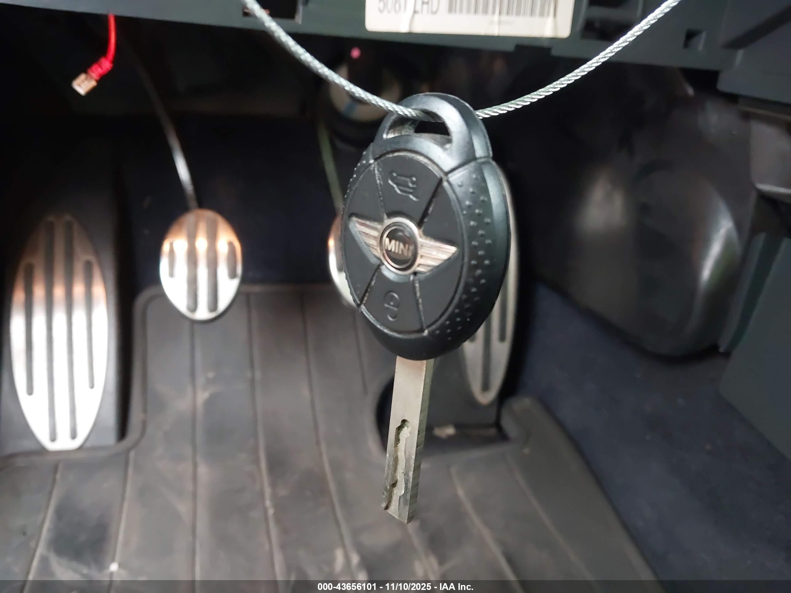 2005 Mini Cooper S   Orange vin: WMWRH334X5TF81383