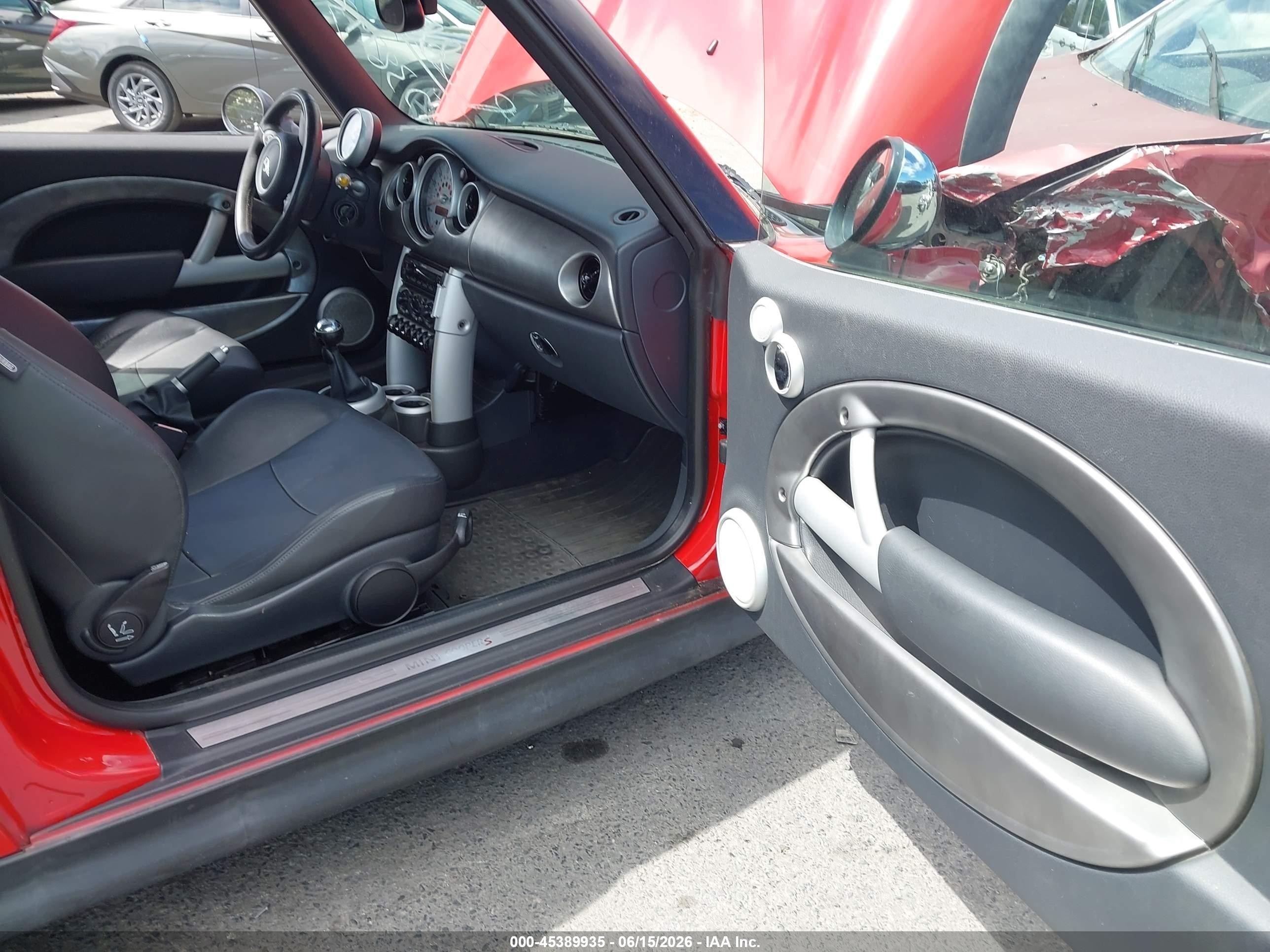 2007 Mini Cooper S   Red vin: WMWRH33507TJ43688