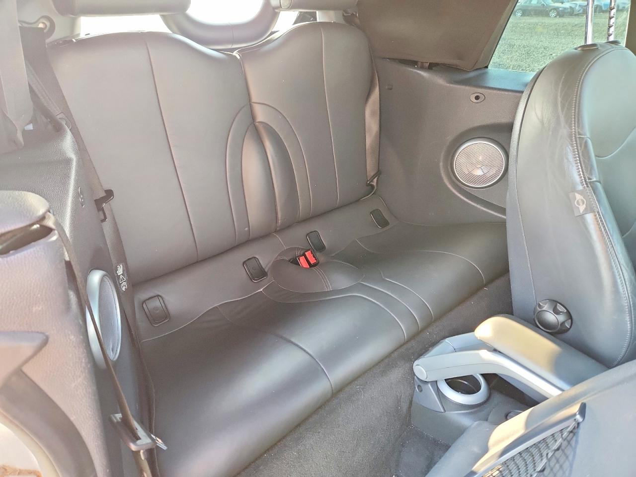 2005 Mini Cooper S Silver vin: WMWRH33515TF85637