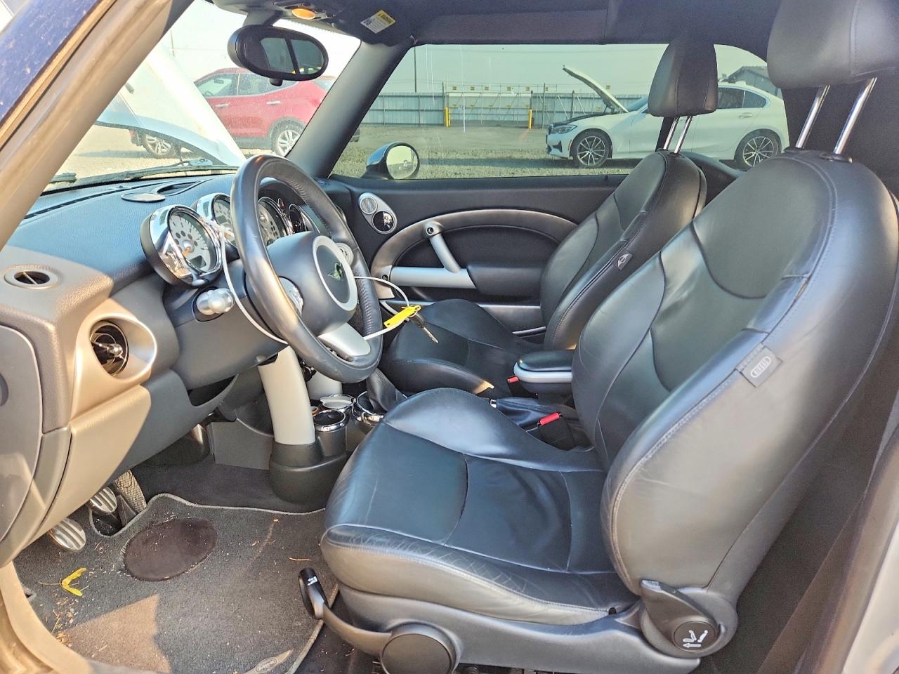 2005 Mini Cooper S Silver vin: WMWRH33515TF85637