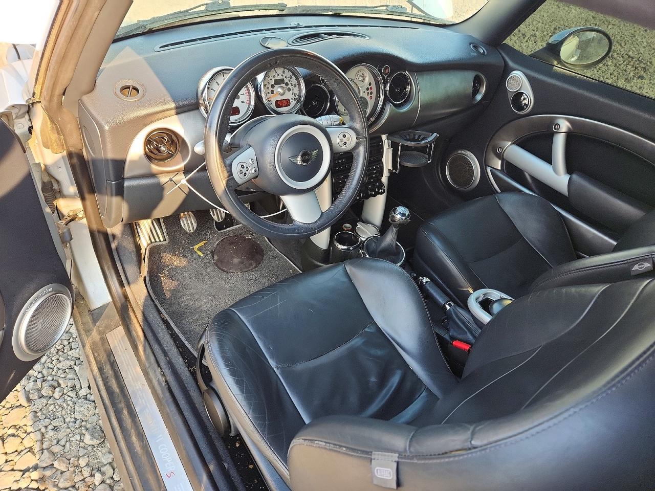 2005 Mini Cooper S Silver vin: WMWRH33515TF85637