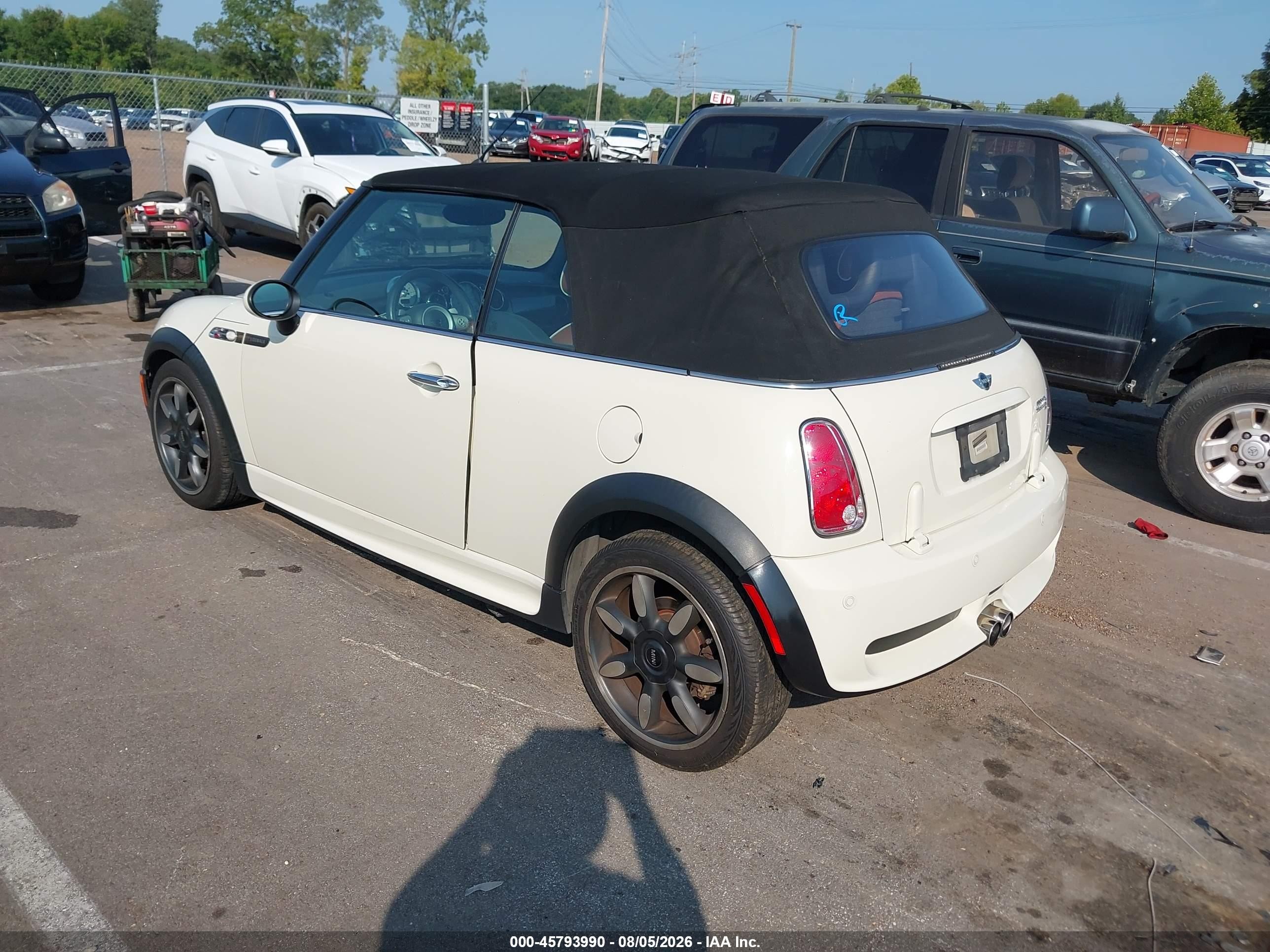 2007 Mini Cooper S   White vin: WMWRH33517TL95255