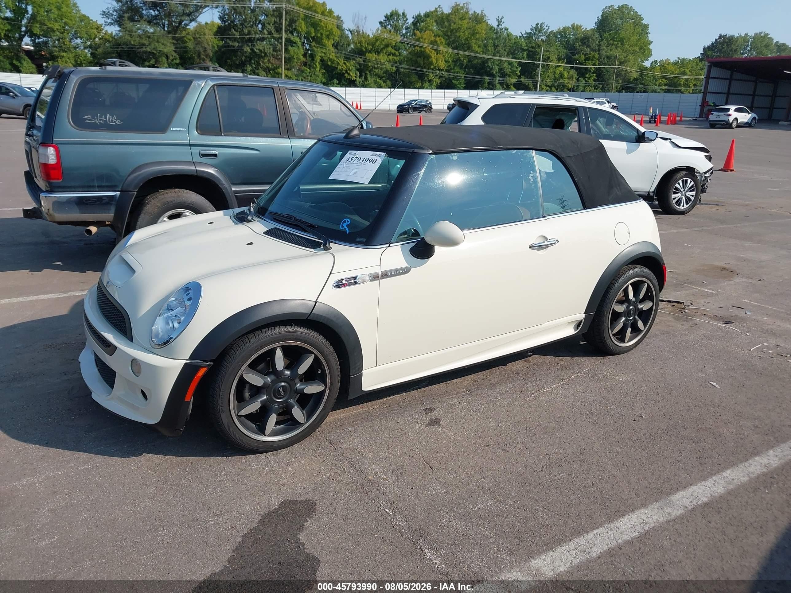 2007 Mini Cooper S   White vin: WMWRH33517TL95255