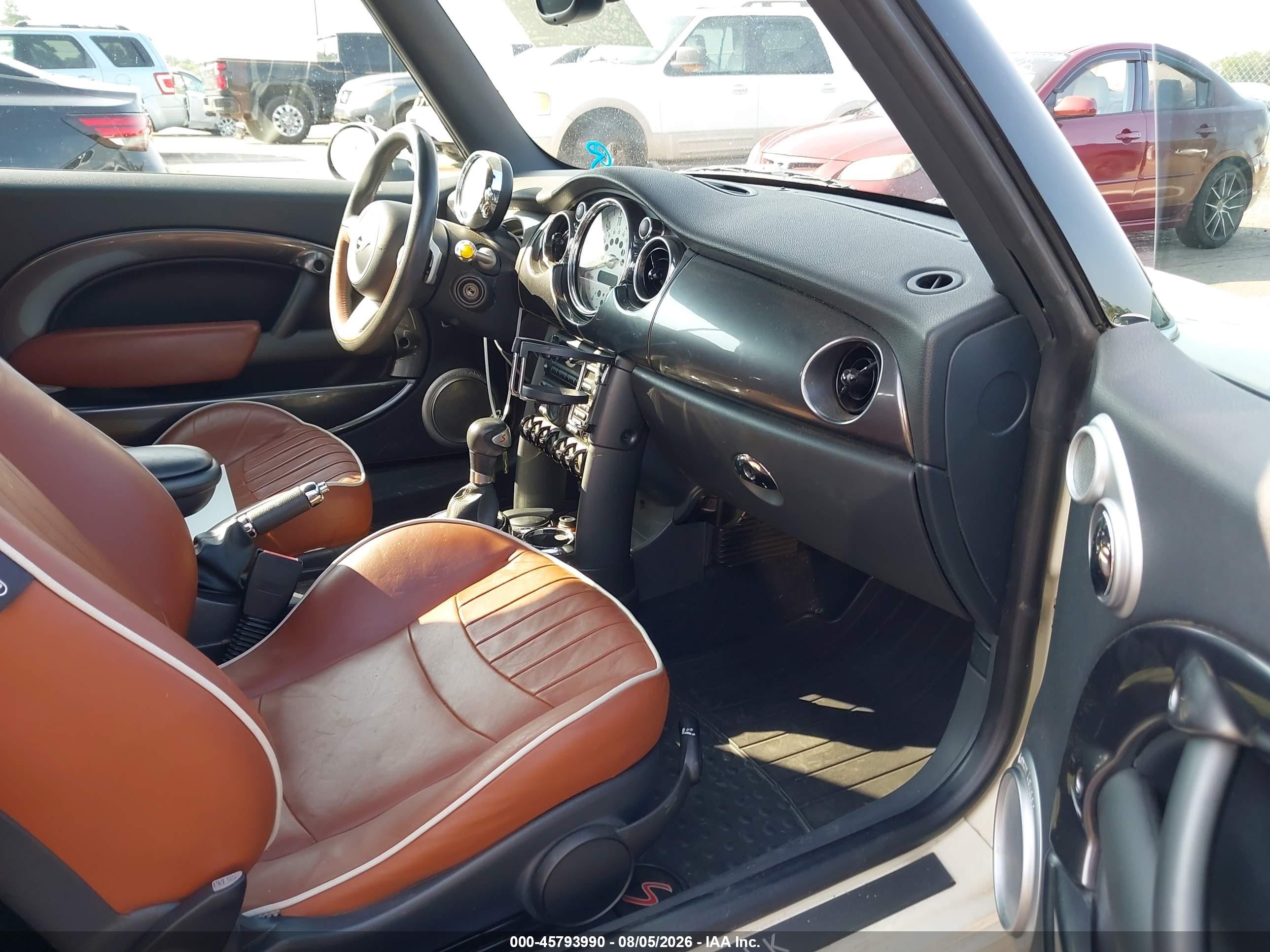 2007 Mini Cooper S   White vin: WMWRH33517TL95255