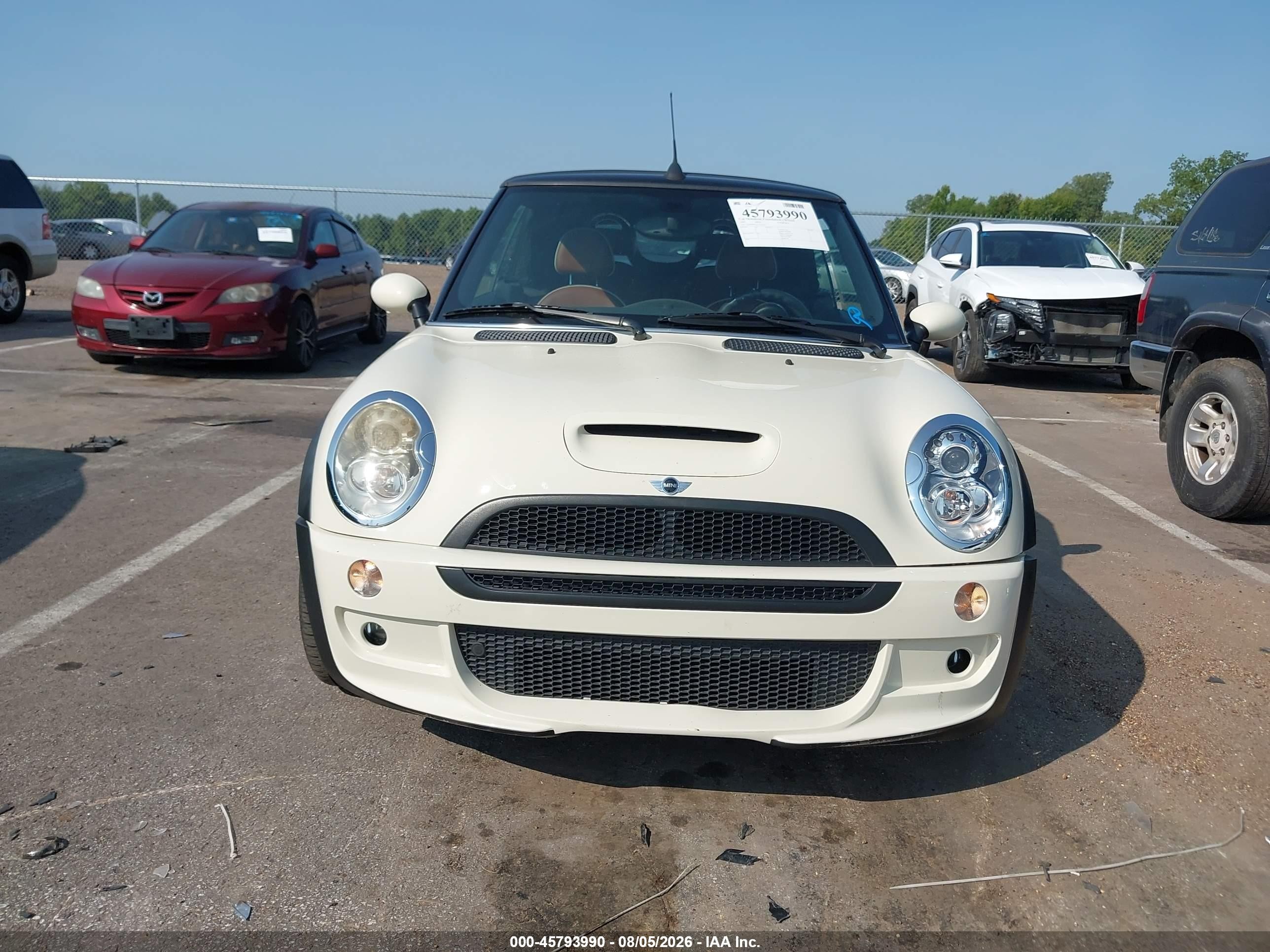 2007 Mini Cooper S   White vin: WMWRH33517TL95255