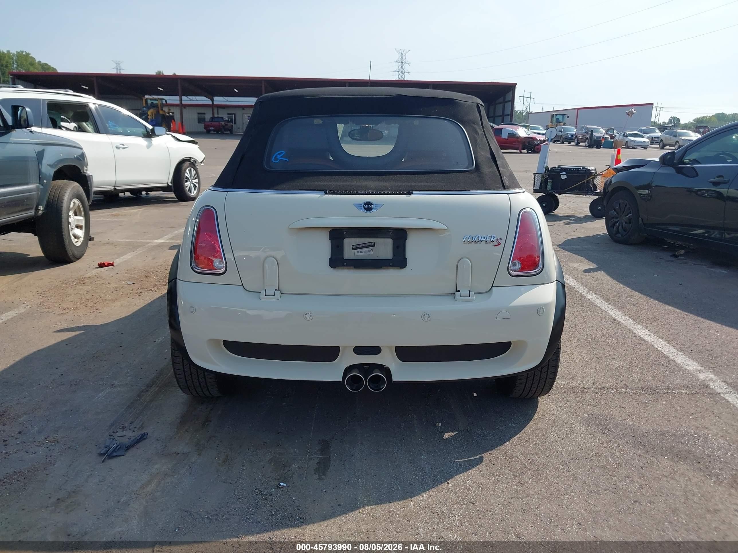 2007 Mini Cooper S   White vin: WMWRH33517TL95255