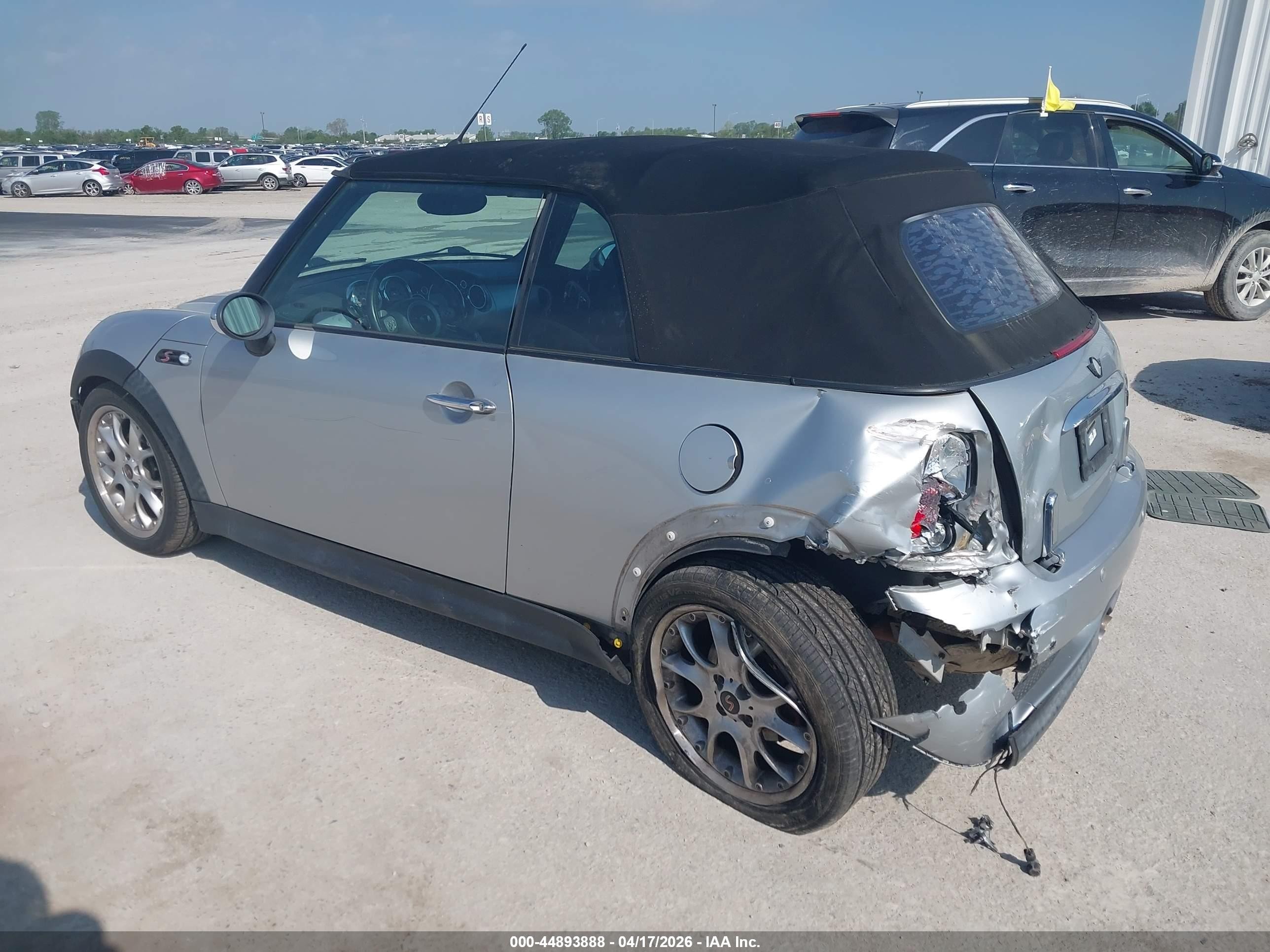2007 Mini Cooper S   Silver vin: WMWRH33527TL95524