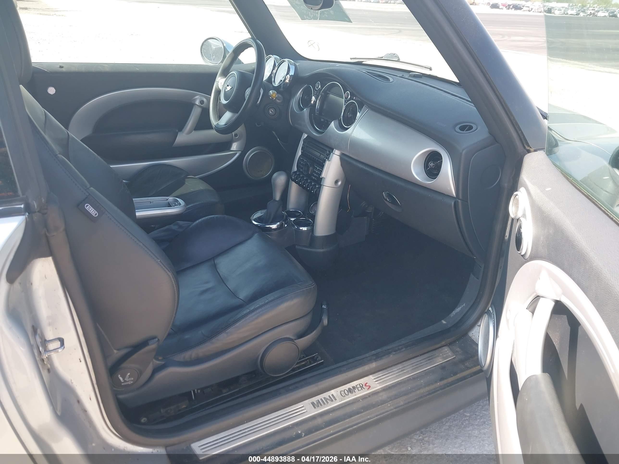 2007 Mini Cooper S   Silver vin: WMWRH33527TL95524