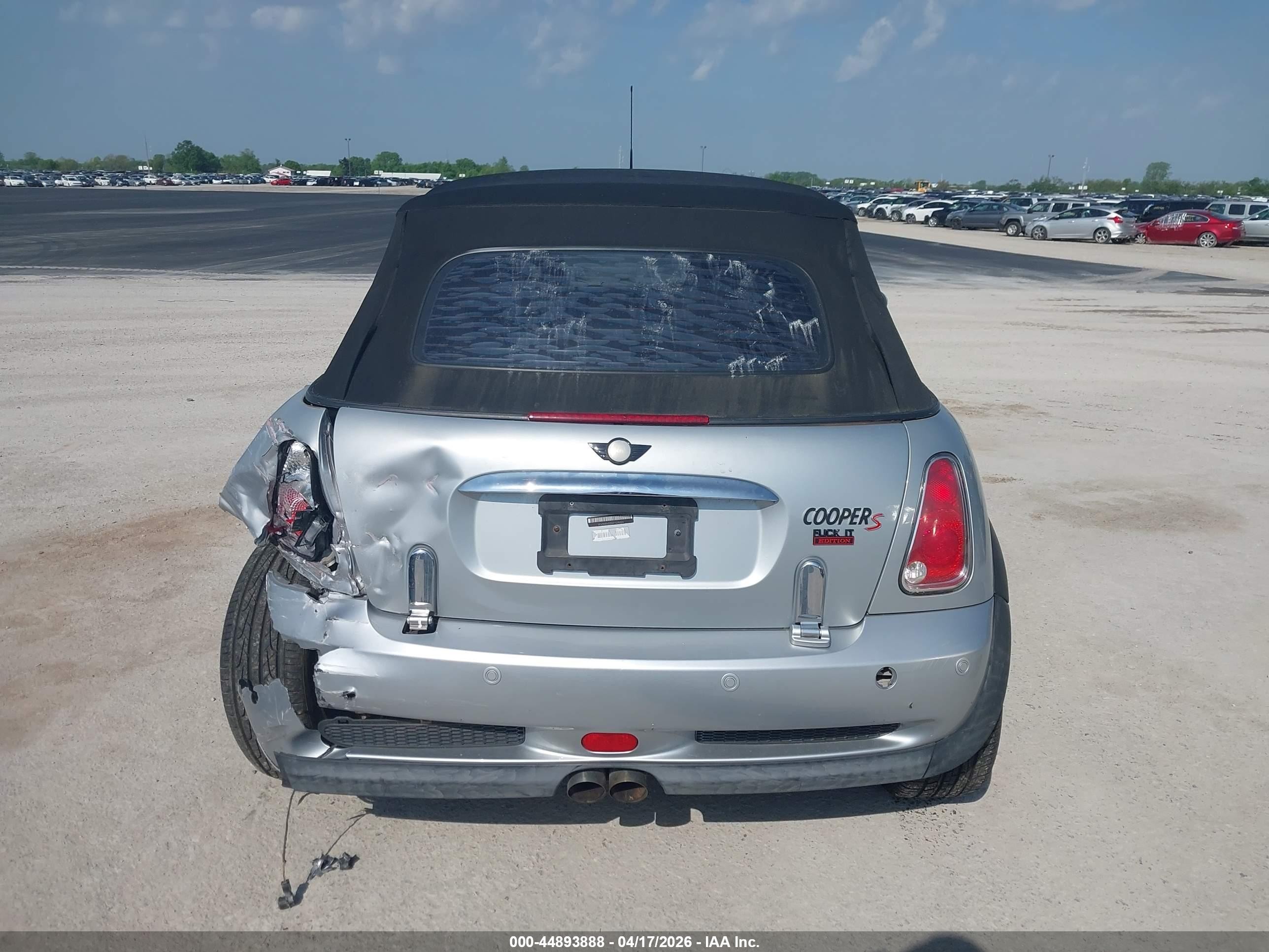 2007 Mini Cooper S   Silver vin: WMWRH33527TL95524