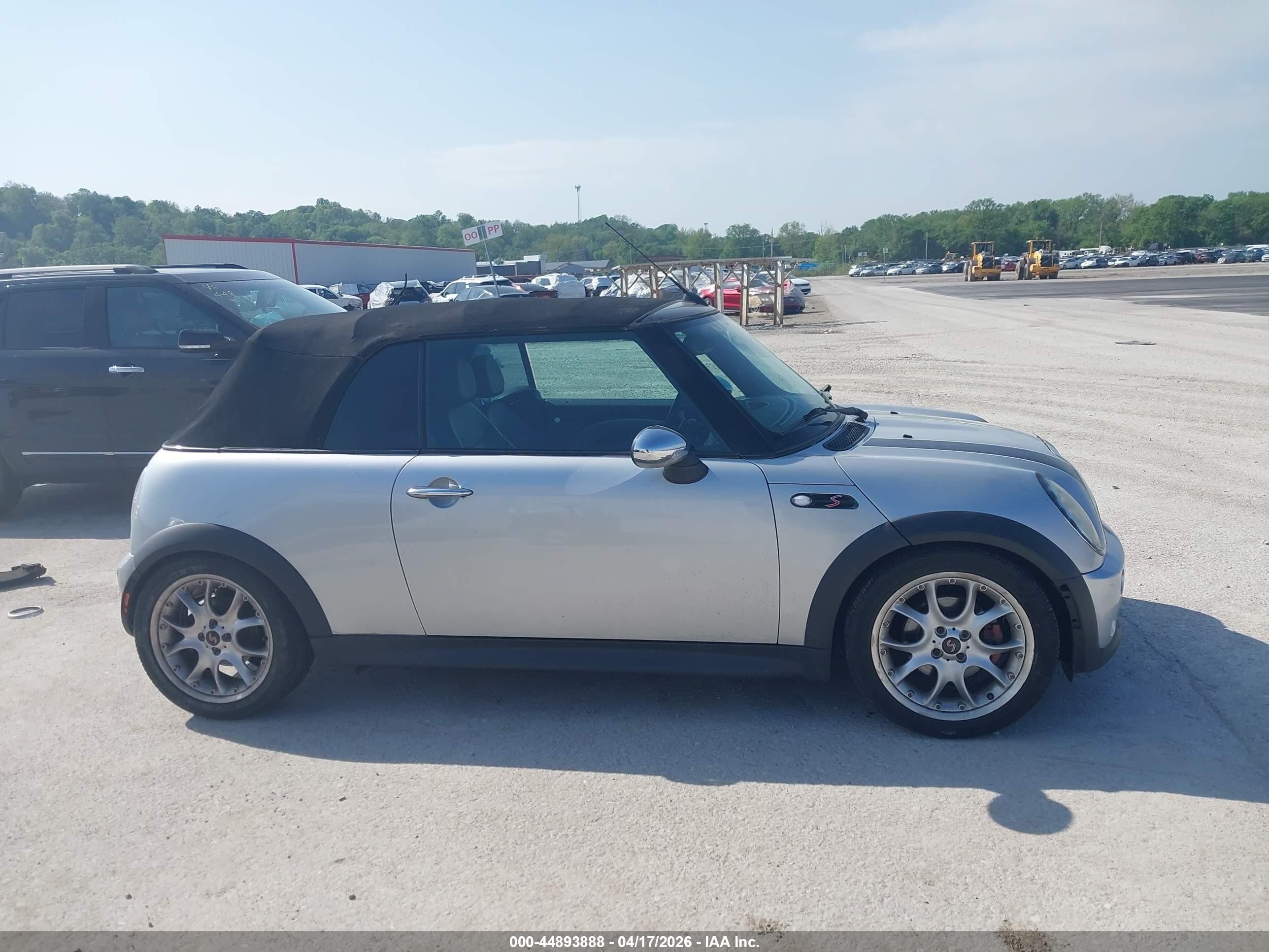 2007 Mini Cooper S   Silver vin: WMWRH33527TL95524