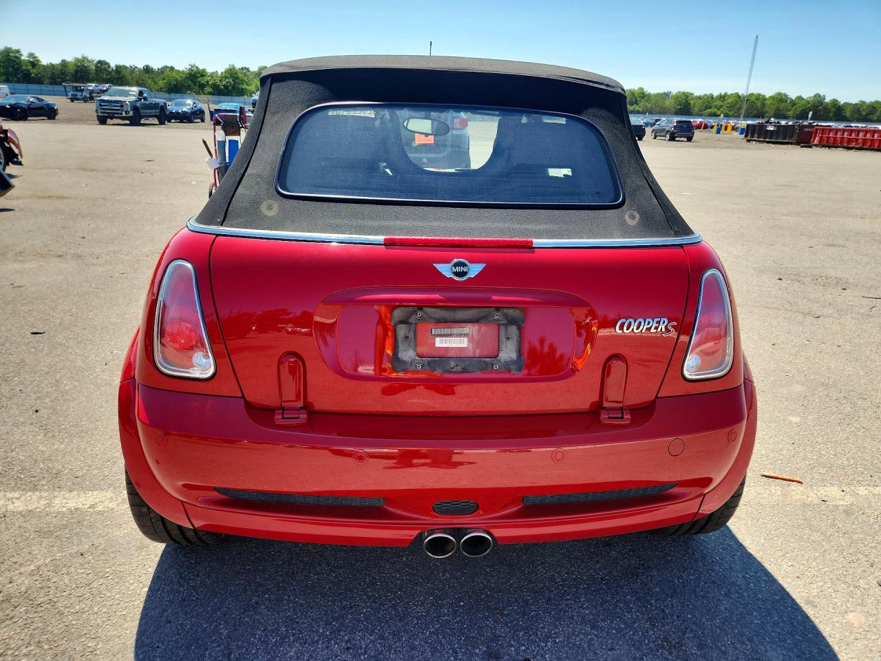 2005 Mini Cooper S Red vin: WMWRH33545TK55956