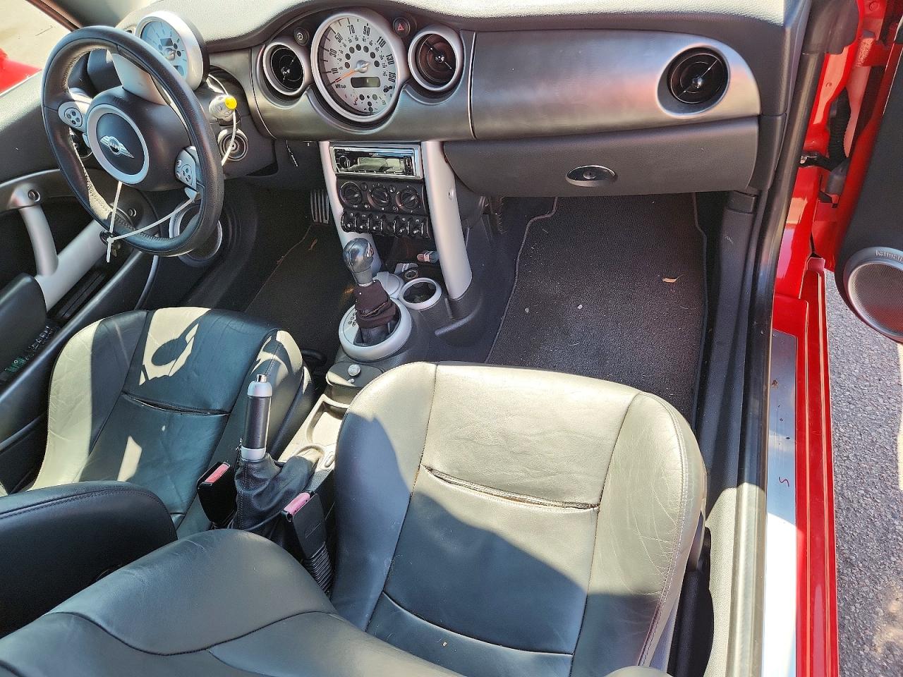 2005 Mini Cooper S Red vin: WMWRH33545TK55956