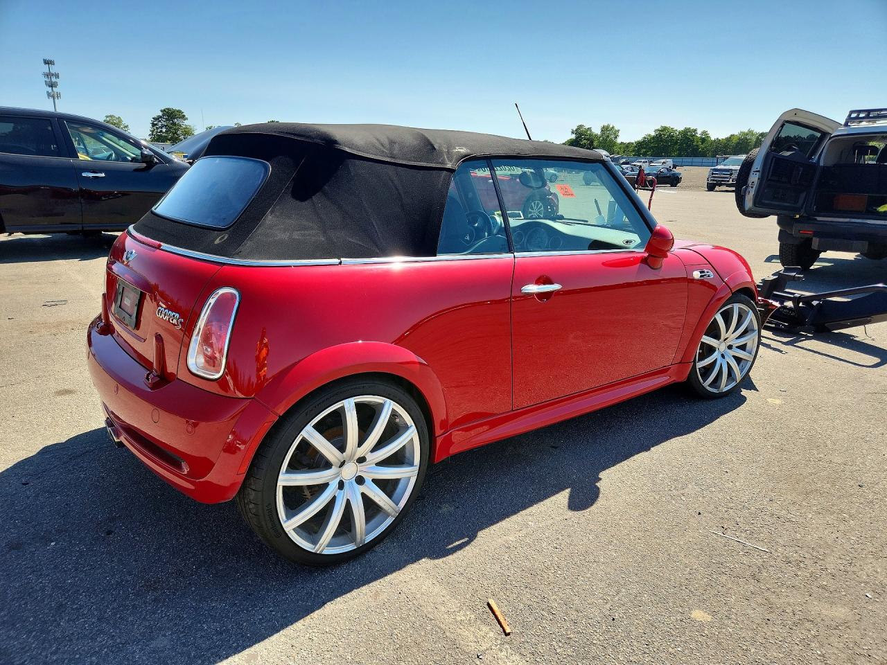 2005 Mini Cooper S Red vin: WMWRH33545TK55956