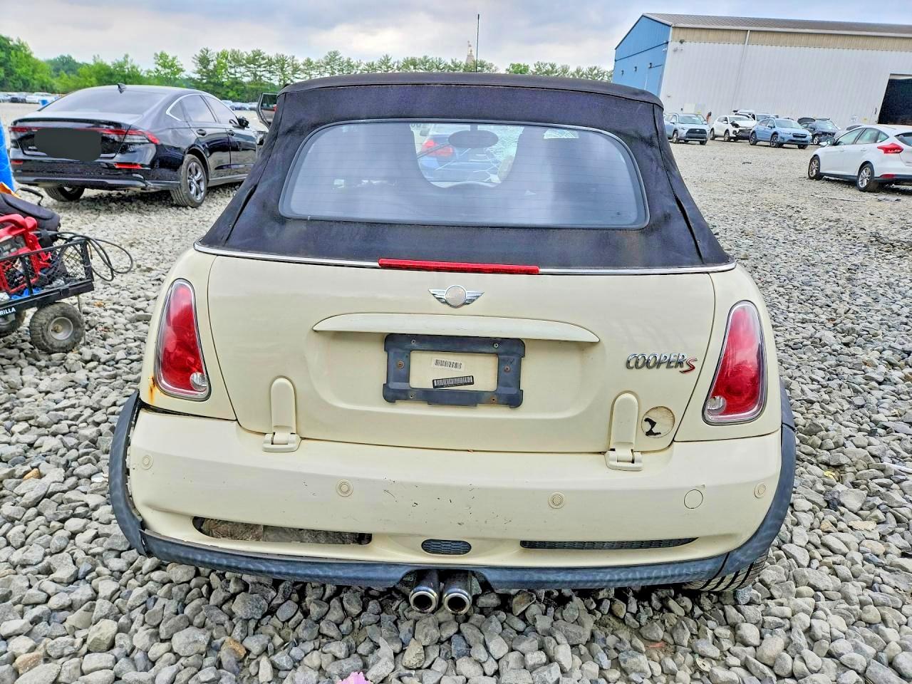 2006 Mini Cooper S Beige vin: WMWRH33546TK57773