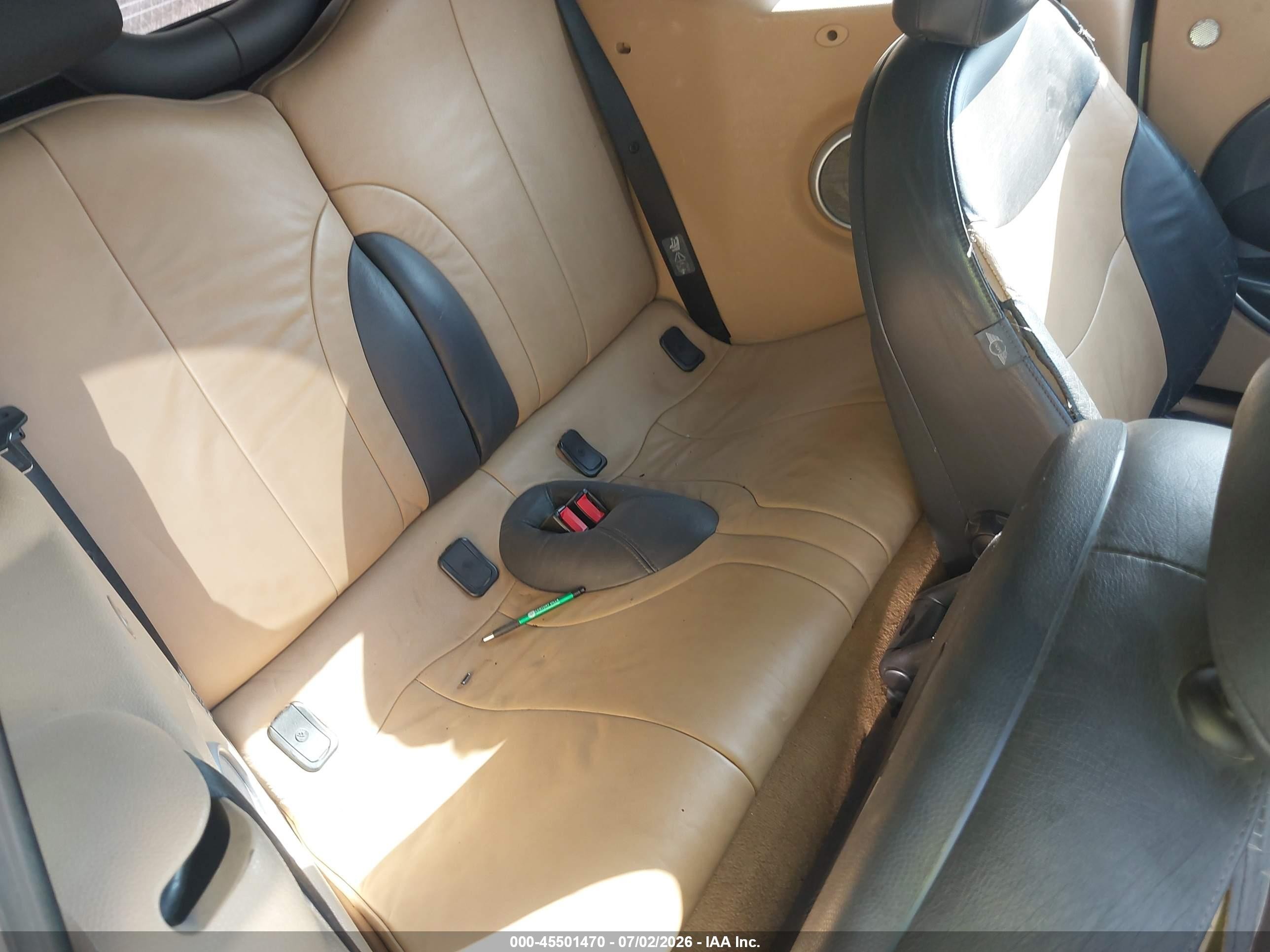 2006 Mini Cooper S   White vin: WMWRH33546TK59832