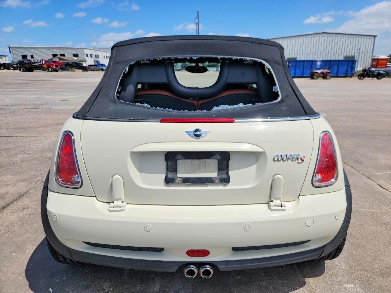 2008 Mini Cooper S White vin: WMWRH33548TU81242