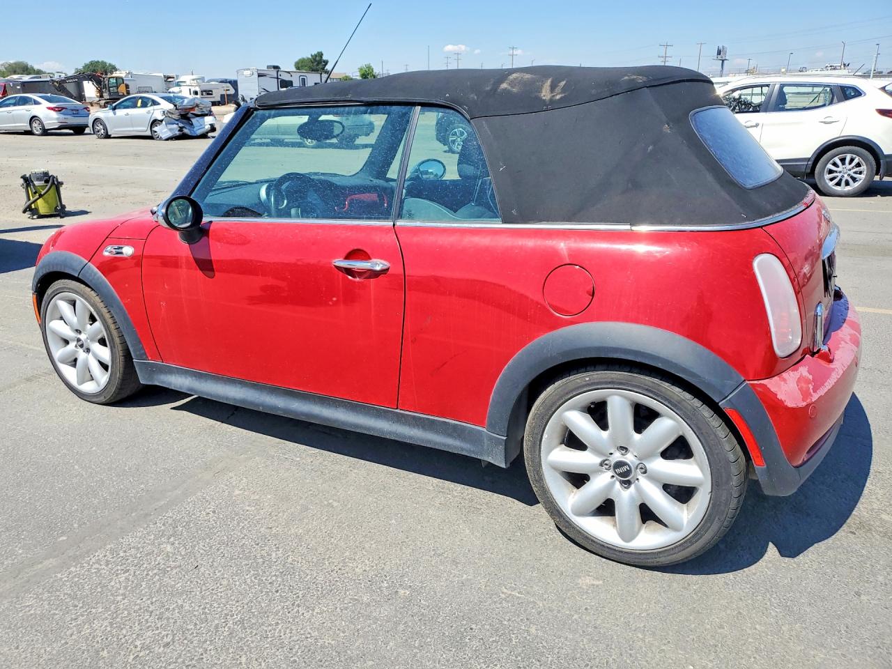2005 Mini Cooper S Red vin: WMWRH33555TF83745