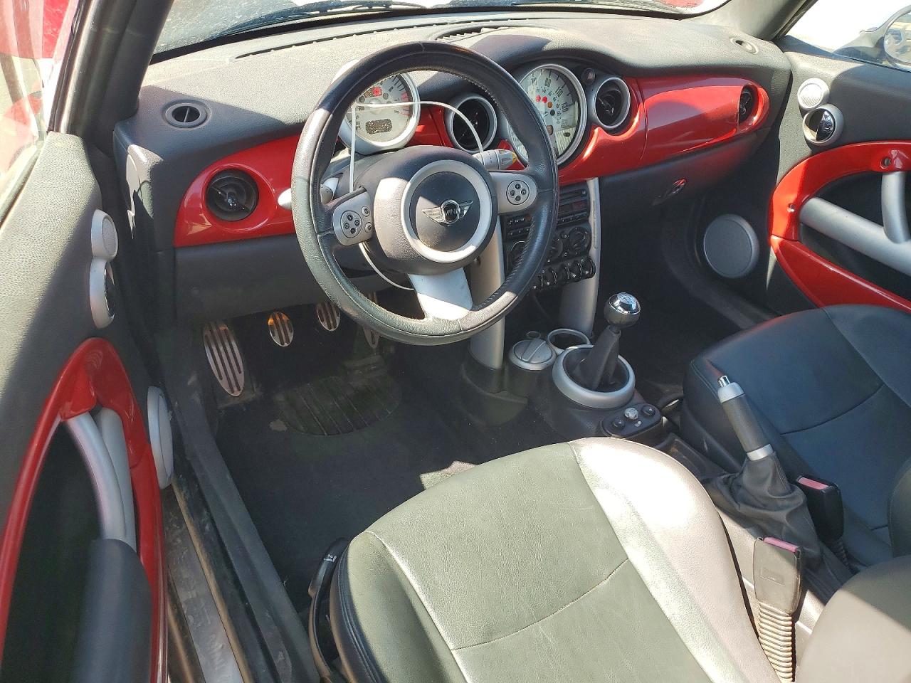 2005 Mini Cooper S Red vin: WMWRH33555TF83745