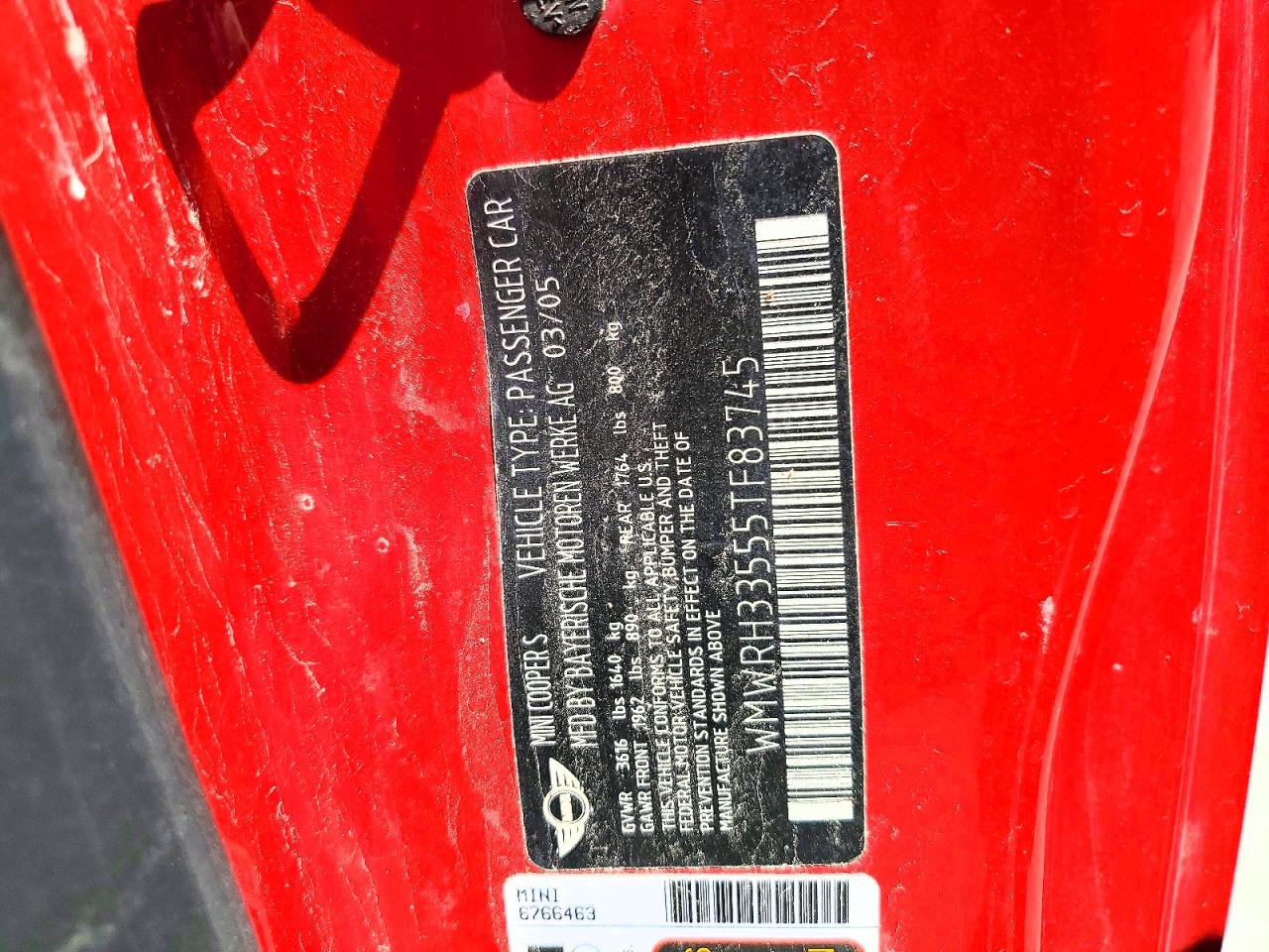 2005 Mini Cooper S Red vin: WMWRH33555TF83745