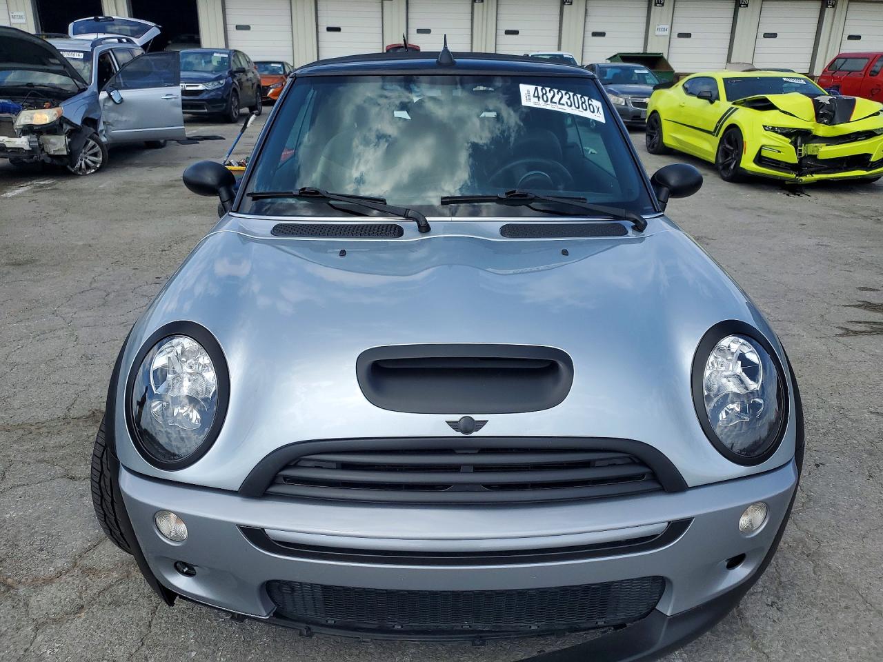 2006 Mini Cooper S Silver vin: WMWRH33576TF86292