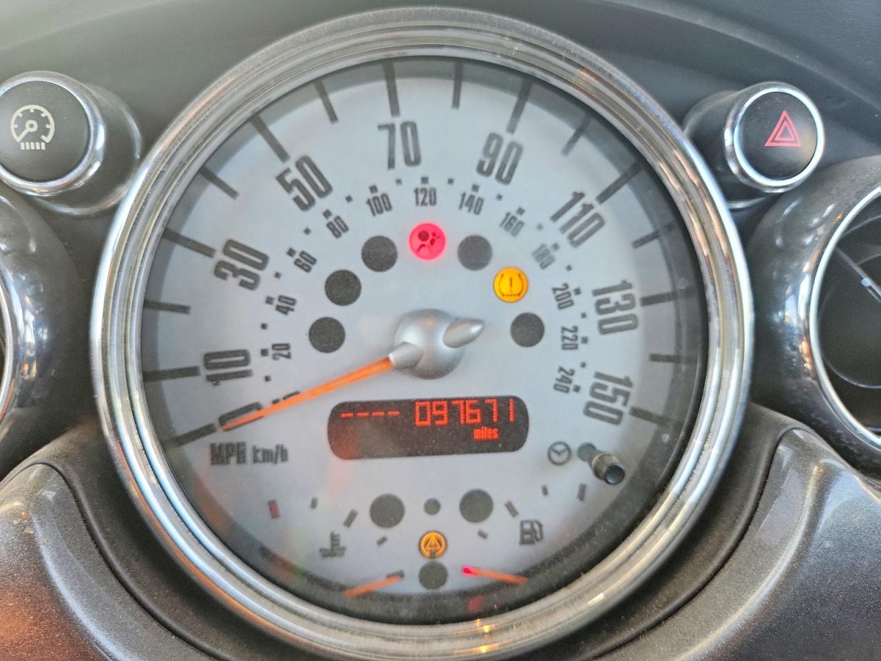 2006 Mini Cooper S Silver vin: WMWRH33576TF87846