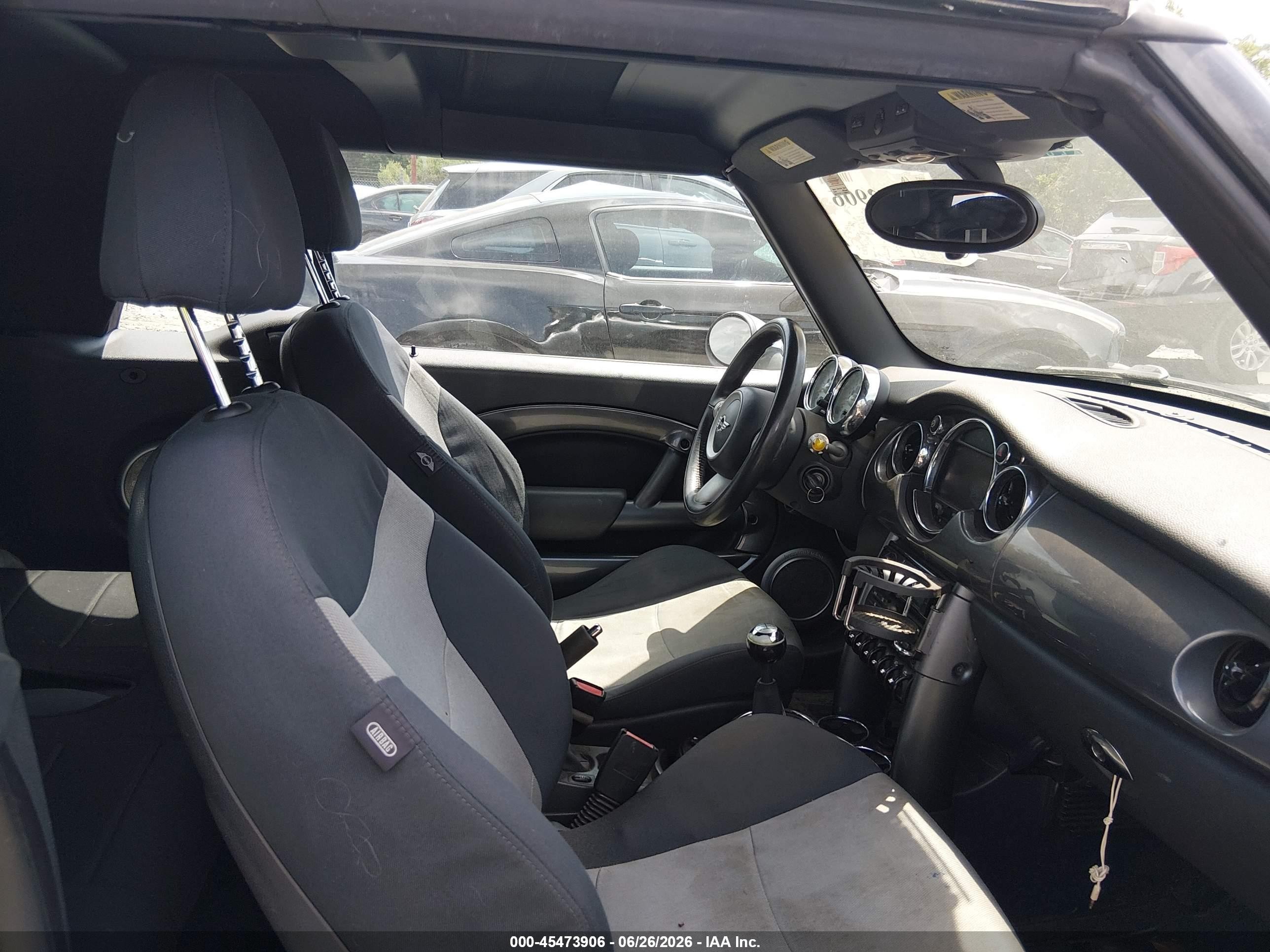 2008 Mini Cooper S   Silver vin: WMWRH33588TU80725