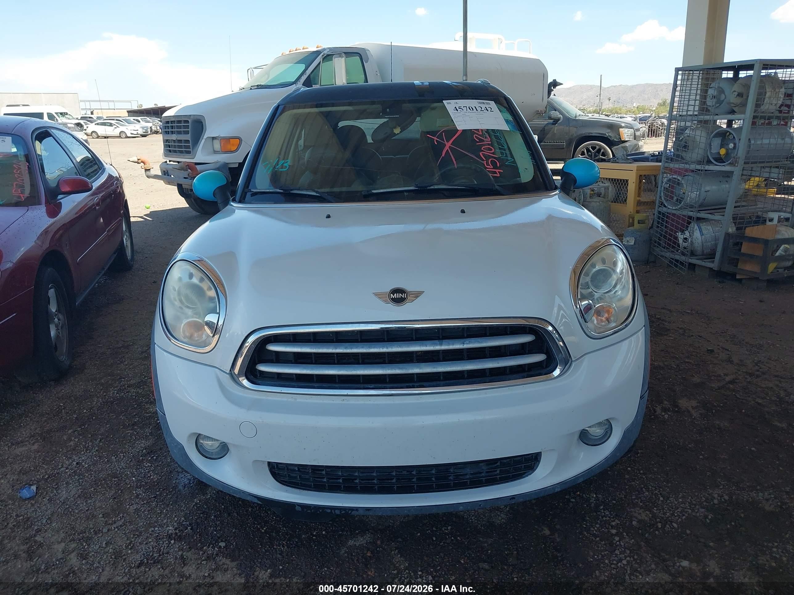 2014 Mini Paceman Cooper White vin: WMWSS1C52EWN46669