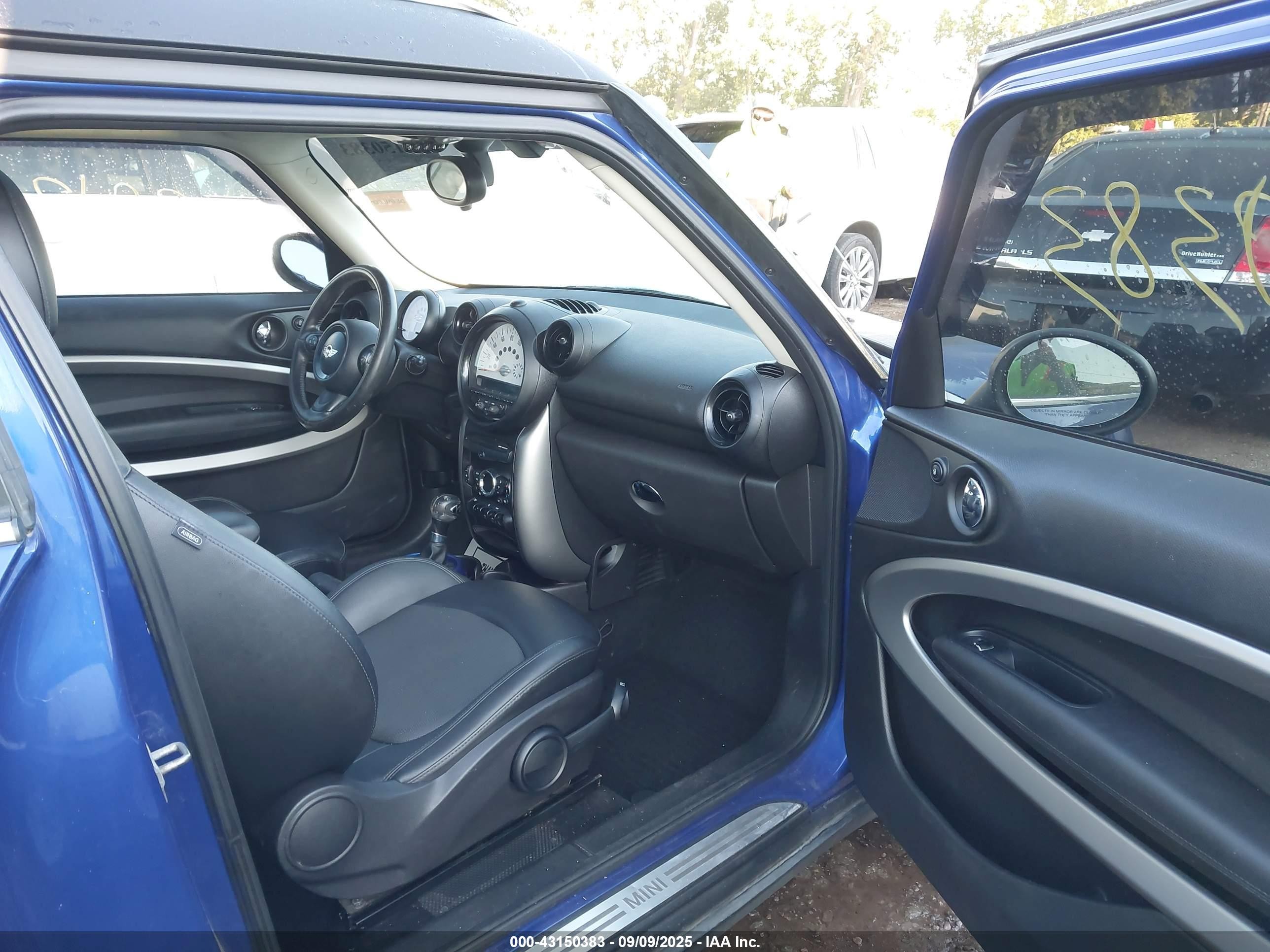 2014 Mini Paceman Cooper Blue vin: WMWSS1C5XEWN94761