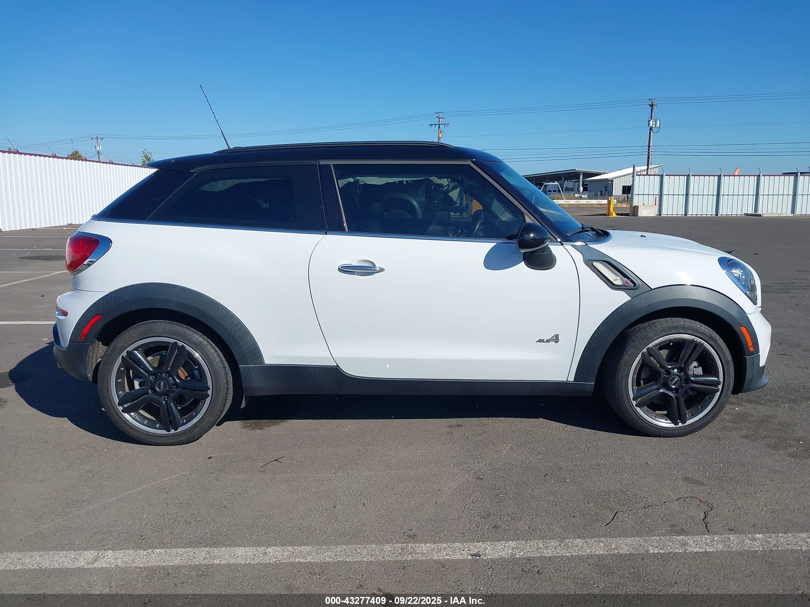 2014 Mini Paceman Cooper S White vin: WMWSS7C56EWN72341
