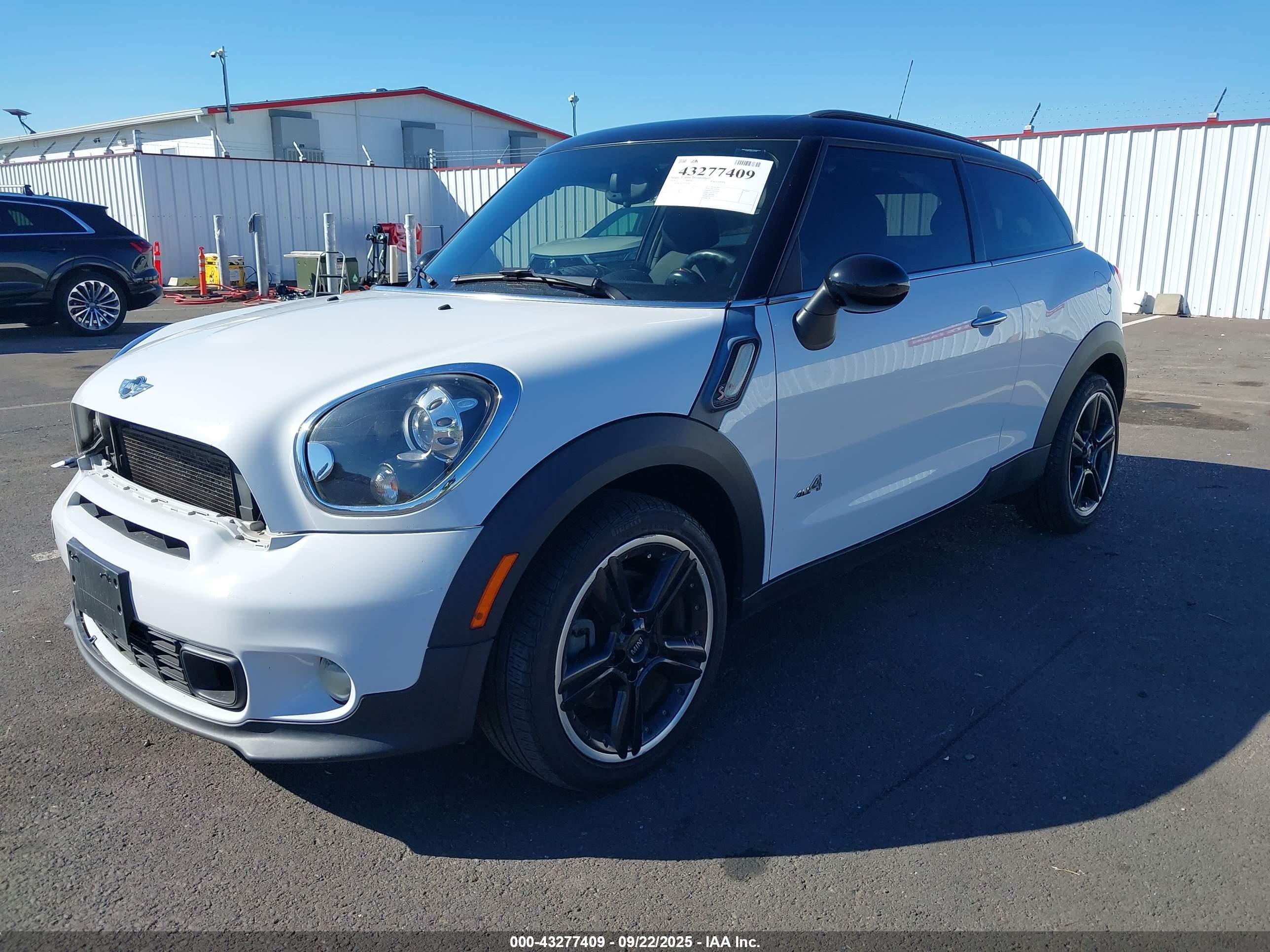 2014 Mini Paceman Cooper S White vin: WMWSS7C56EWN72341