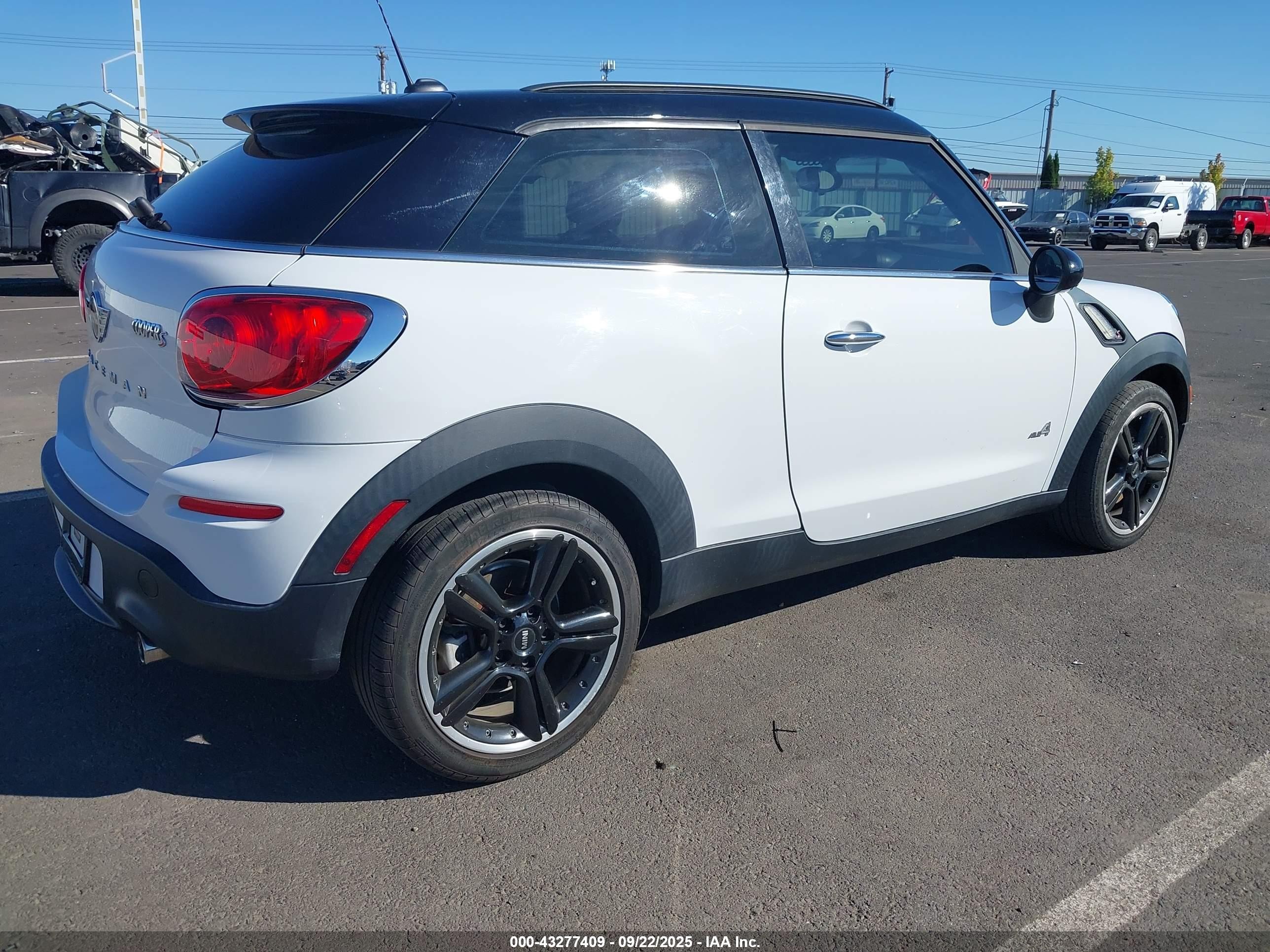 2014 Mini Paceman Cooper S White vin: WMWSS7C56EWN72341