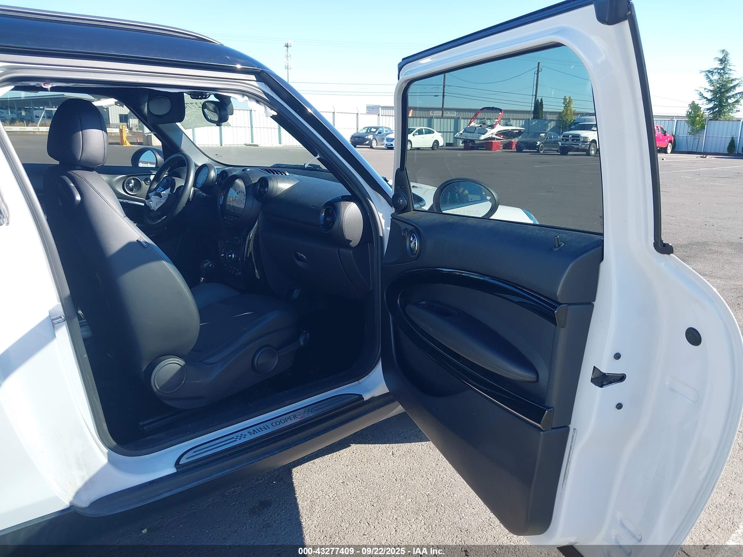 2014 Mini Paceman Cooper S White vin: WMWSS7C56EWN72341