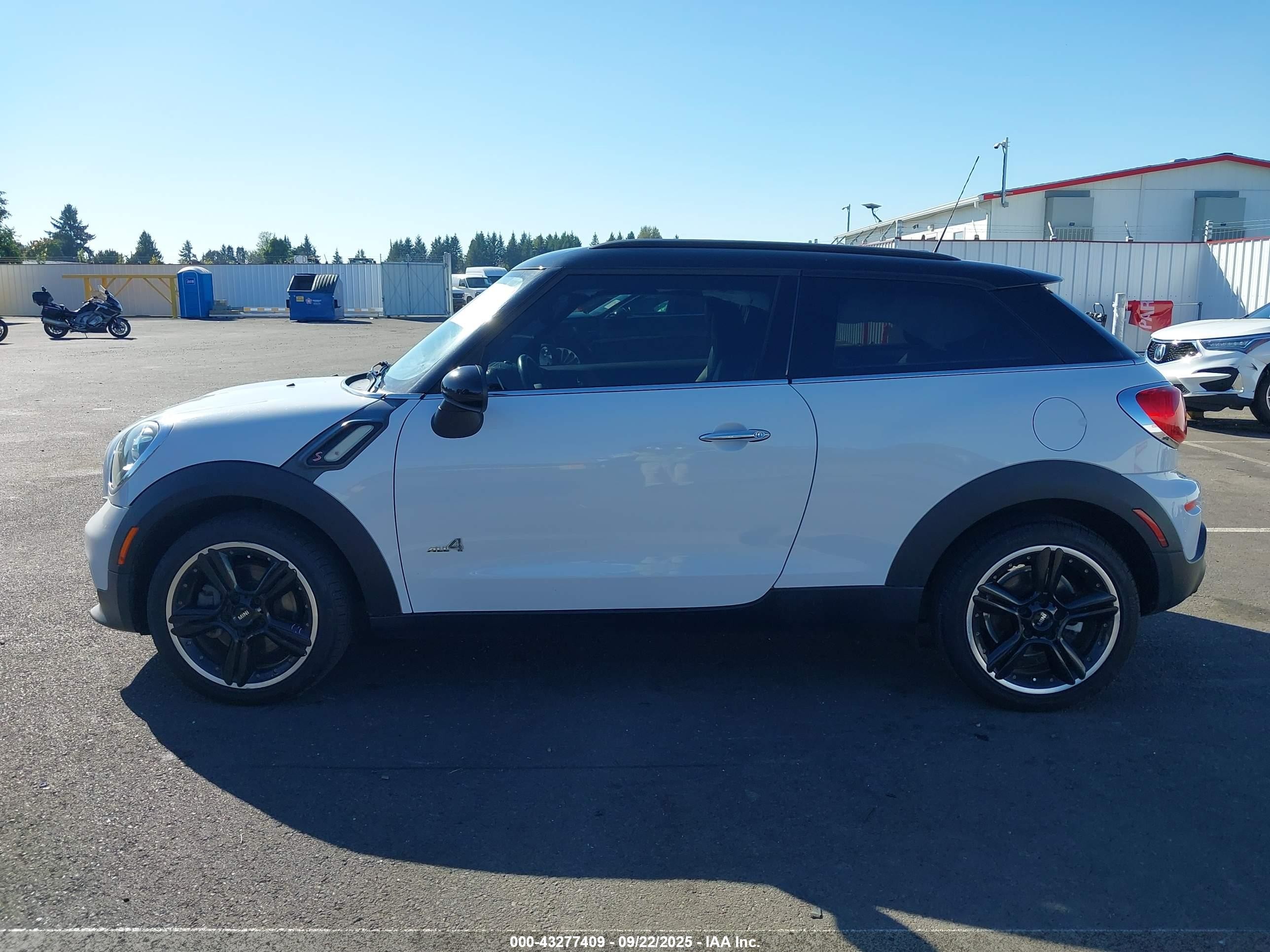 2014 Mini Paceman Cooper S White vin: WMWSS7C56EWN72341