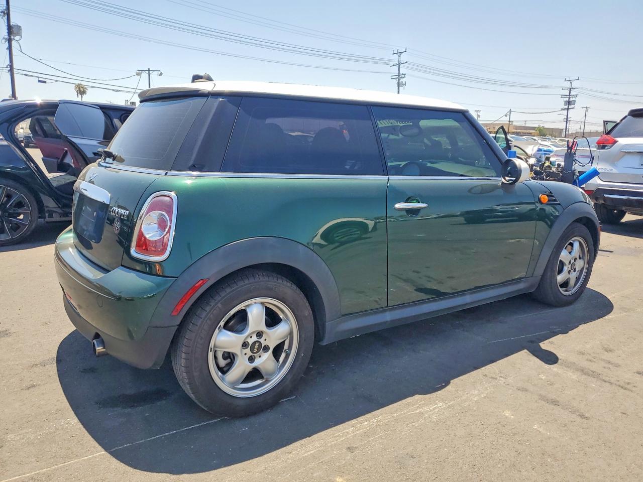 2011 Mini Cooper Green vin: WMWSU3C50BT095129