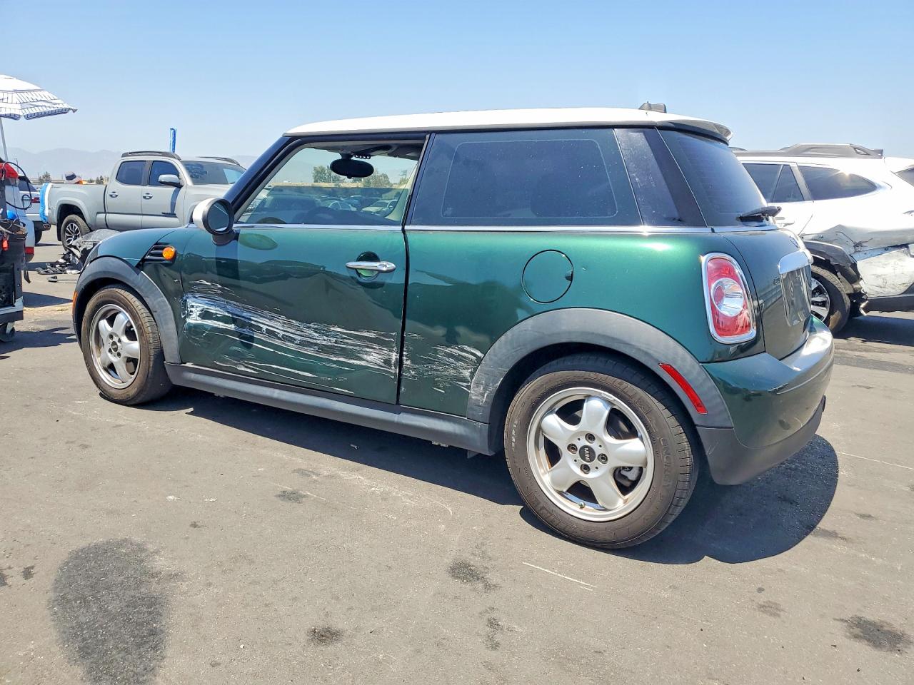 2011 Mini Cooper Green vin: WMWSU3C50BT095129