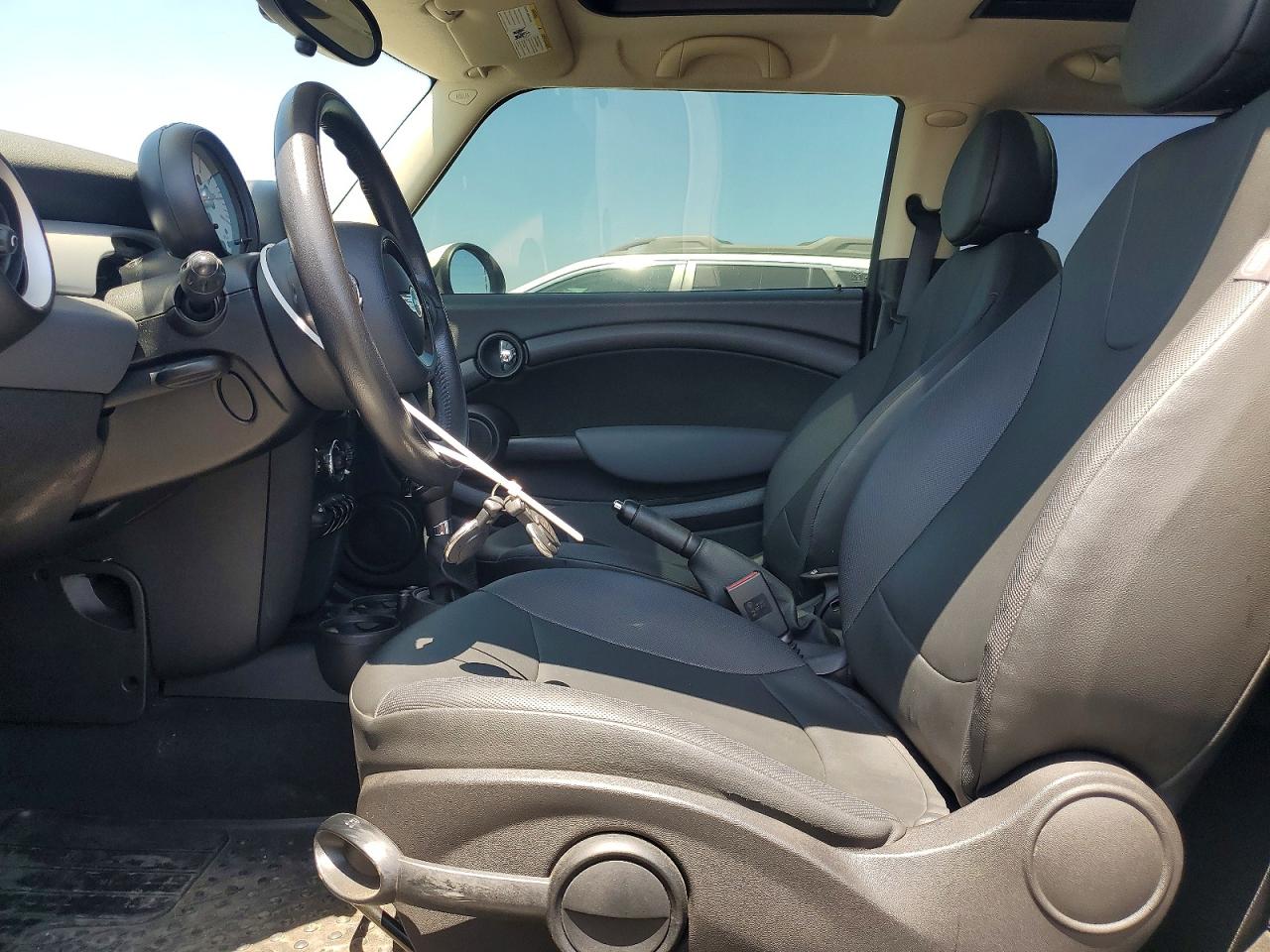 2011 Mini Cooper Green vin: WMWSU3C50BT095129