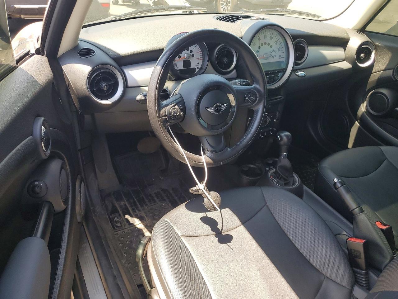 2011 Mini Cooper Green vin: WMWSU3C50BT095129