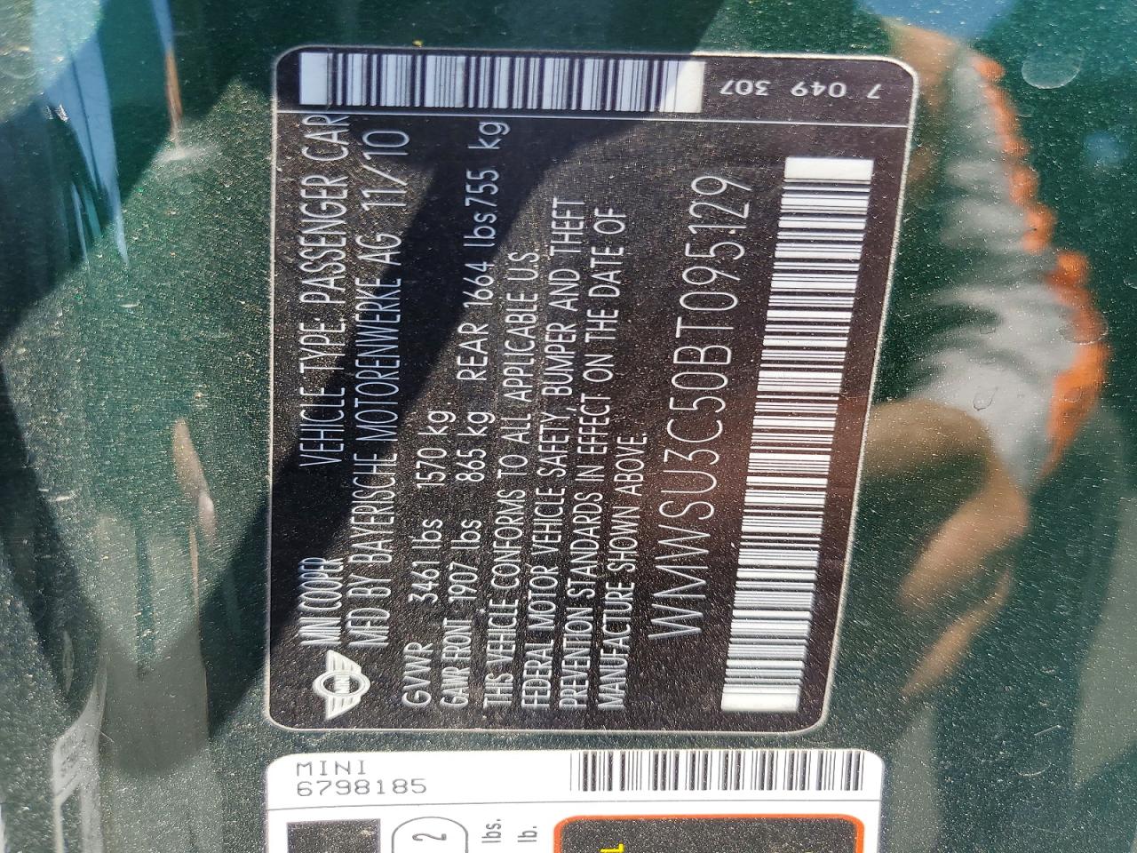 2011 Mini Cooper Green vin: WMWSU3C50BT095129