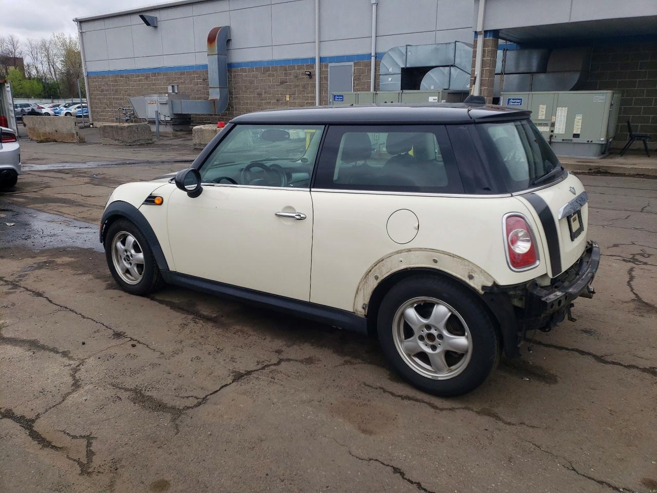 2011 Mini Cooper Two Tone vin: WMWSU3C50BT096555