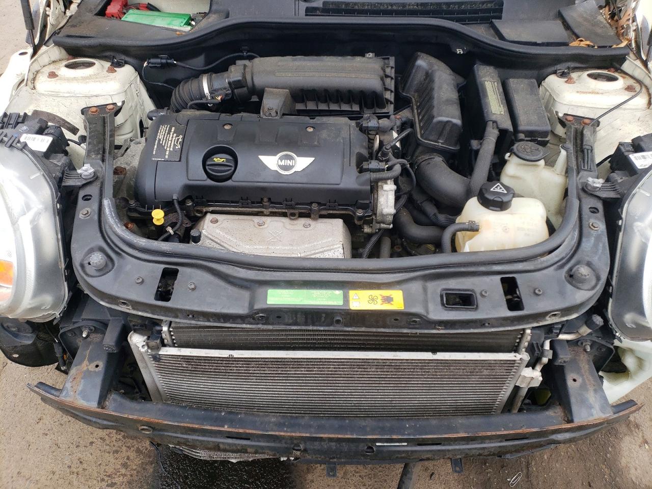 2011 Mini Cooper Two Tone vin: WMWSU3C50BT096555