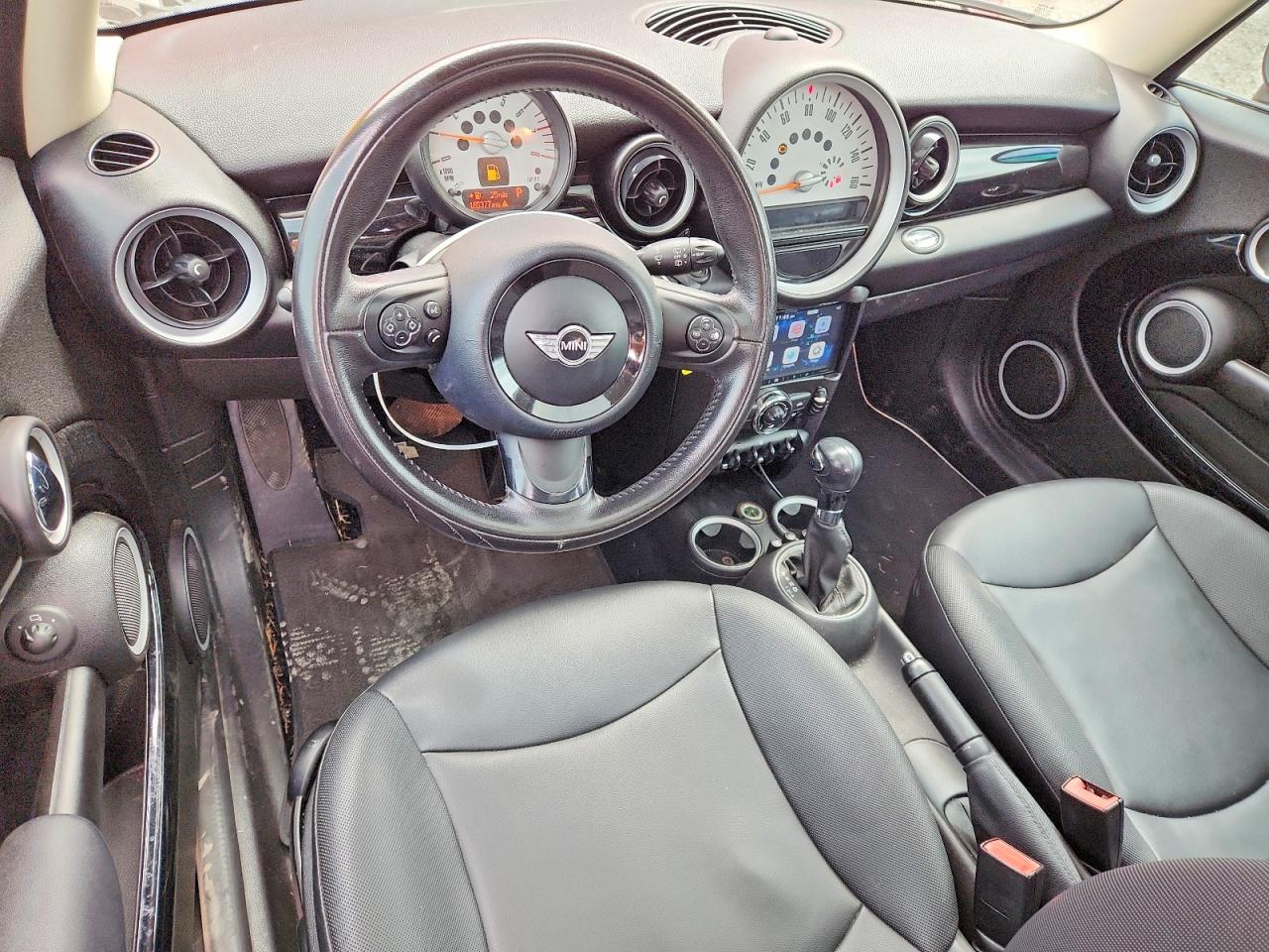 2012 Mini Cooper Red vin: WMWSU3C50CT258802