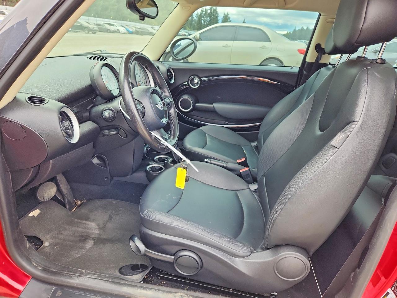 2012 Mini Cooper Red vin: WMWSU3C50CT258802