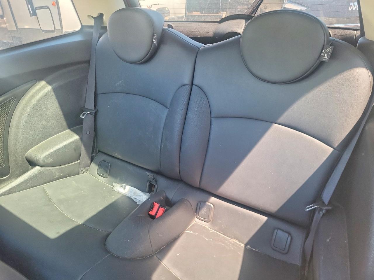 2012 Mini Cooper Red vin: WMWSU3C50CT369608