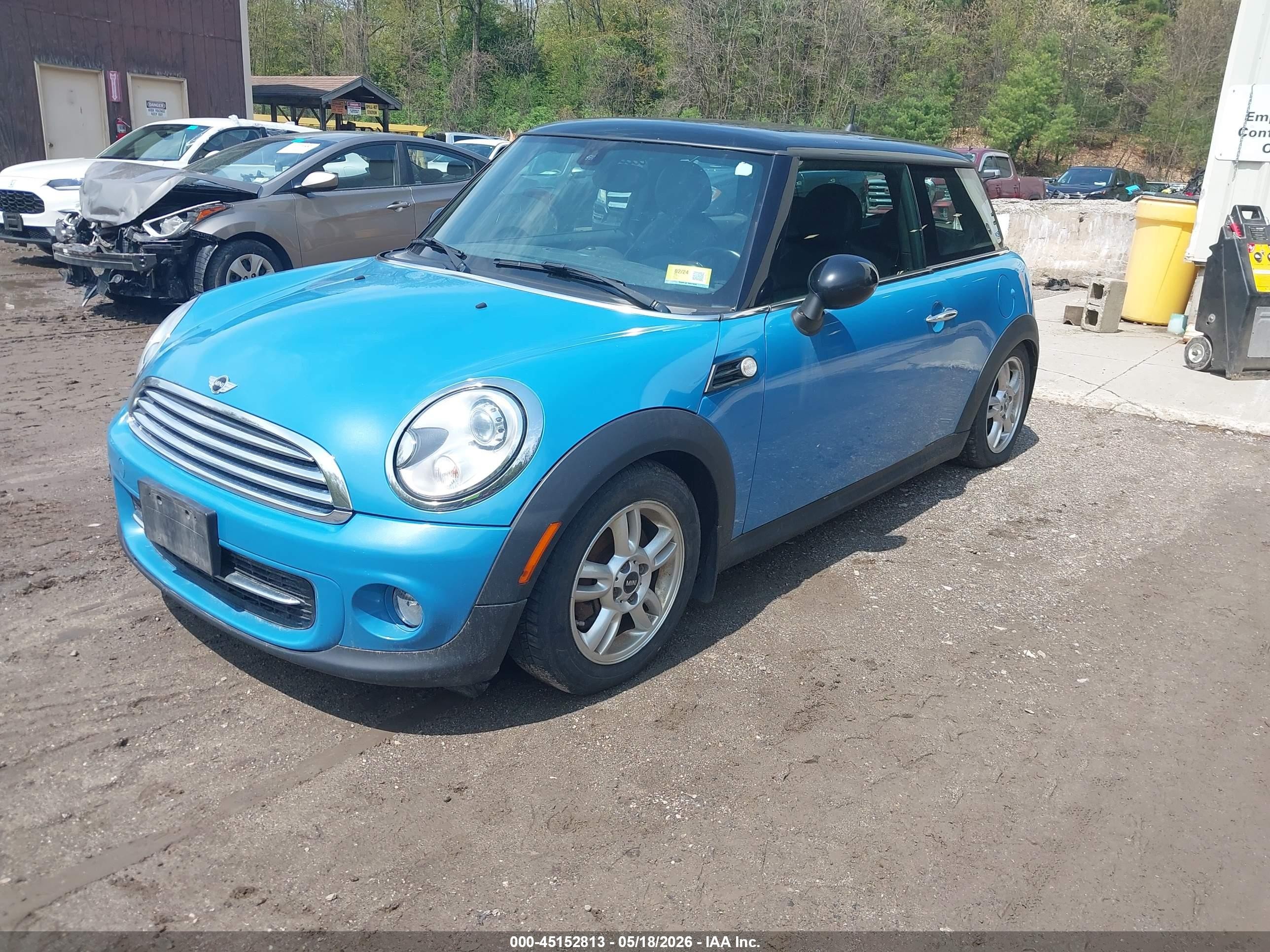 2013 Mini Hardtop Cooper Blue vin: WMWSU3C50DT373532