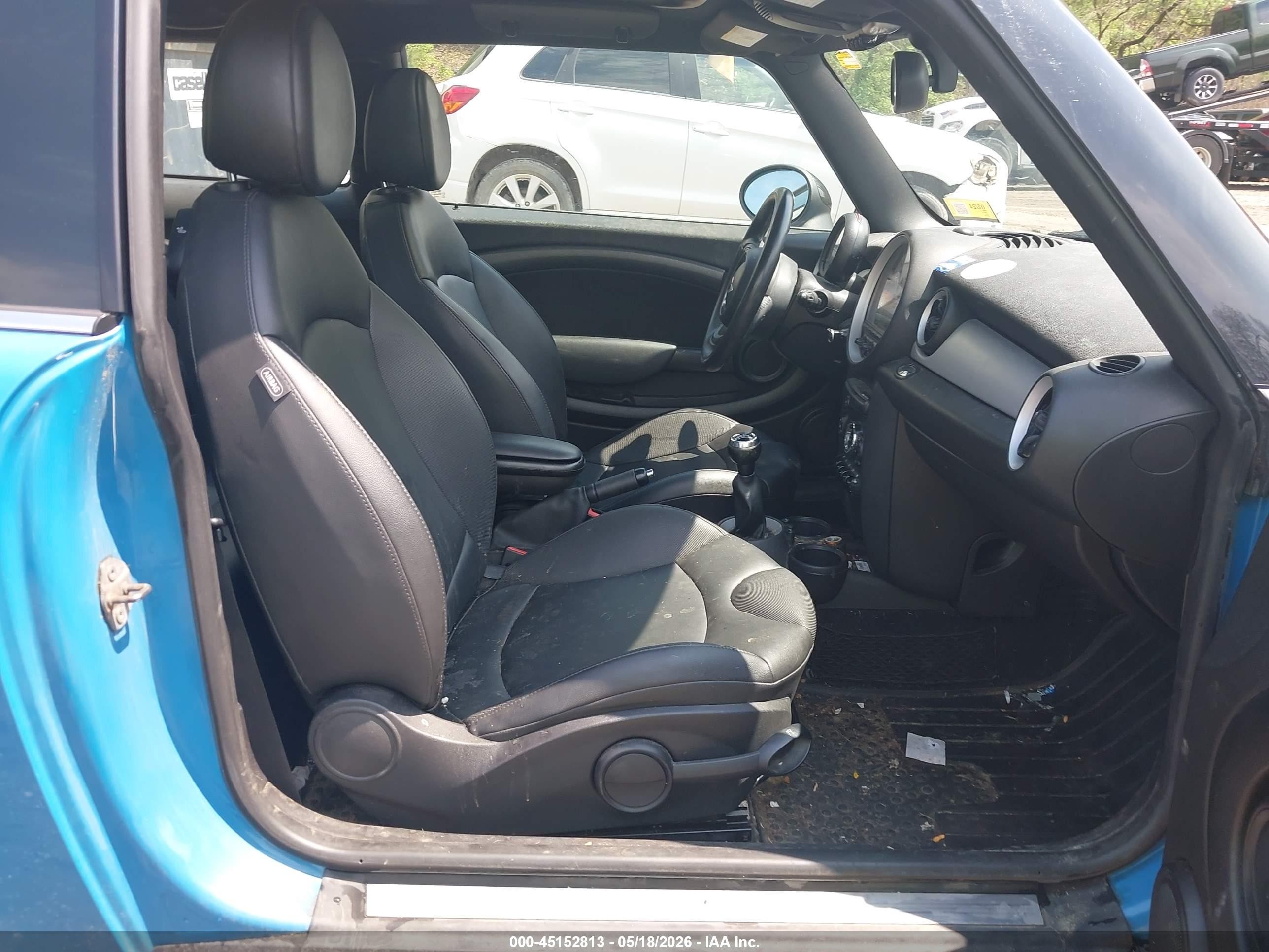 2013 Mini Hardtop Cooper Blue vin: WMWSU3C50DT373532