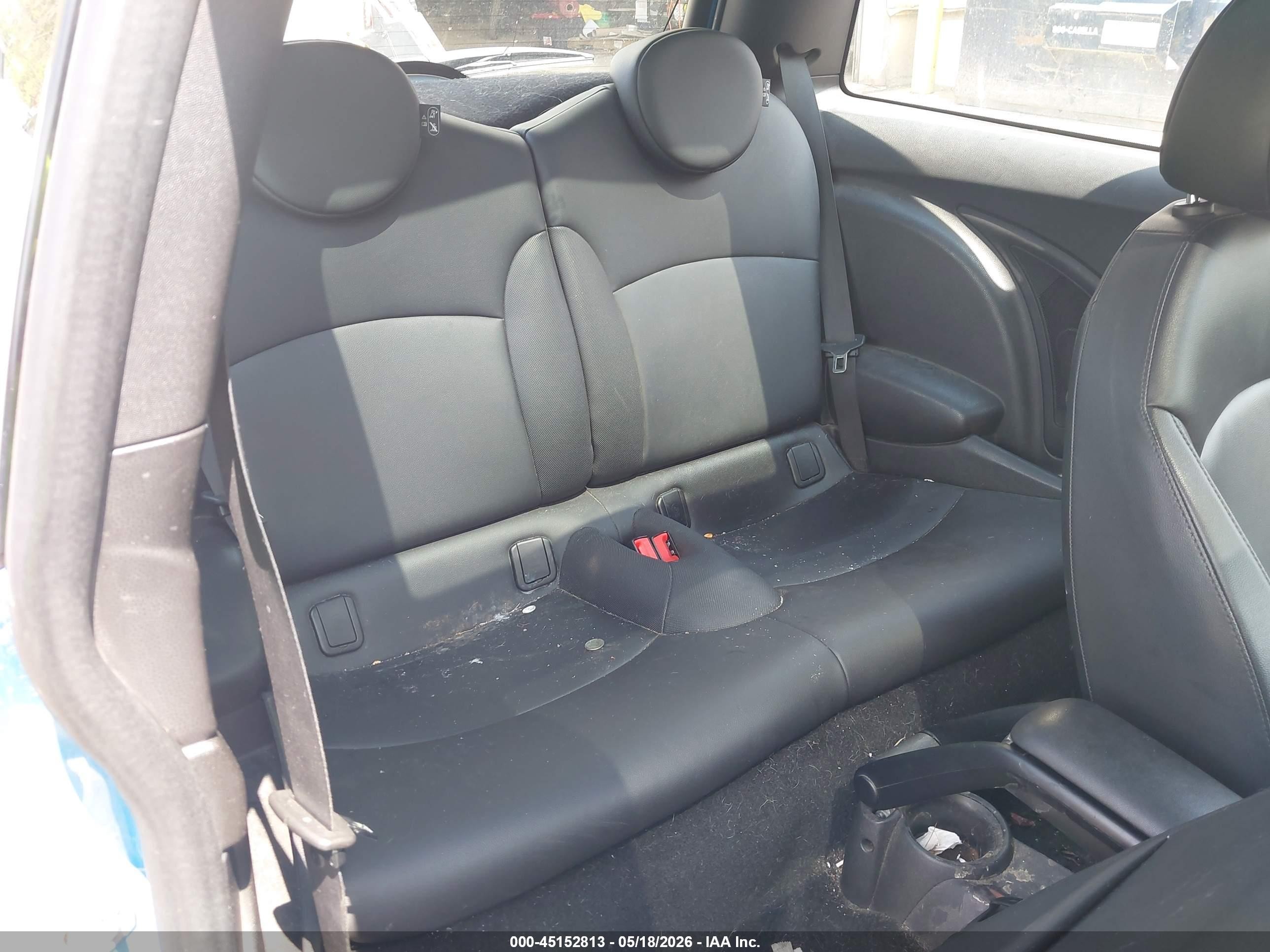 2013 Mini Hardtop Cooper Blue vin: WMWSU3C50DT373532